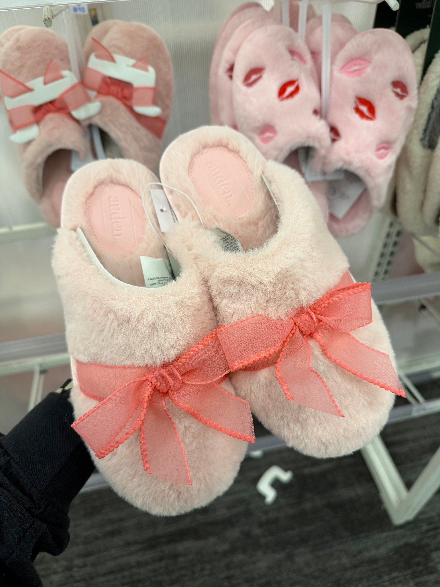 Slippers 🎀🩷❣️

#LTKdayinmylife #LTKmomlife #LTKFindsUnder50