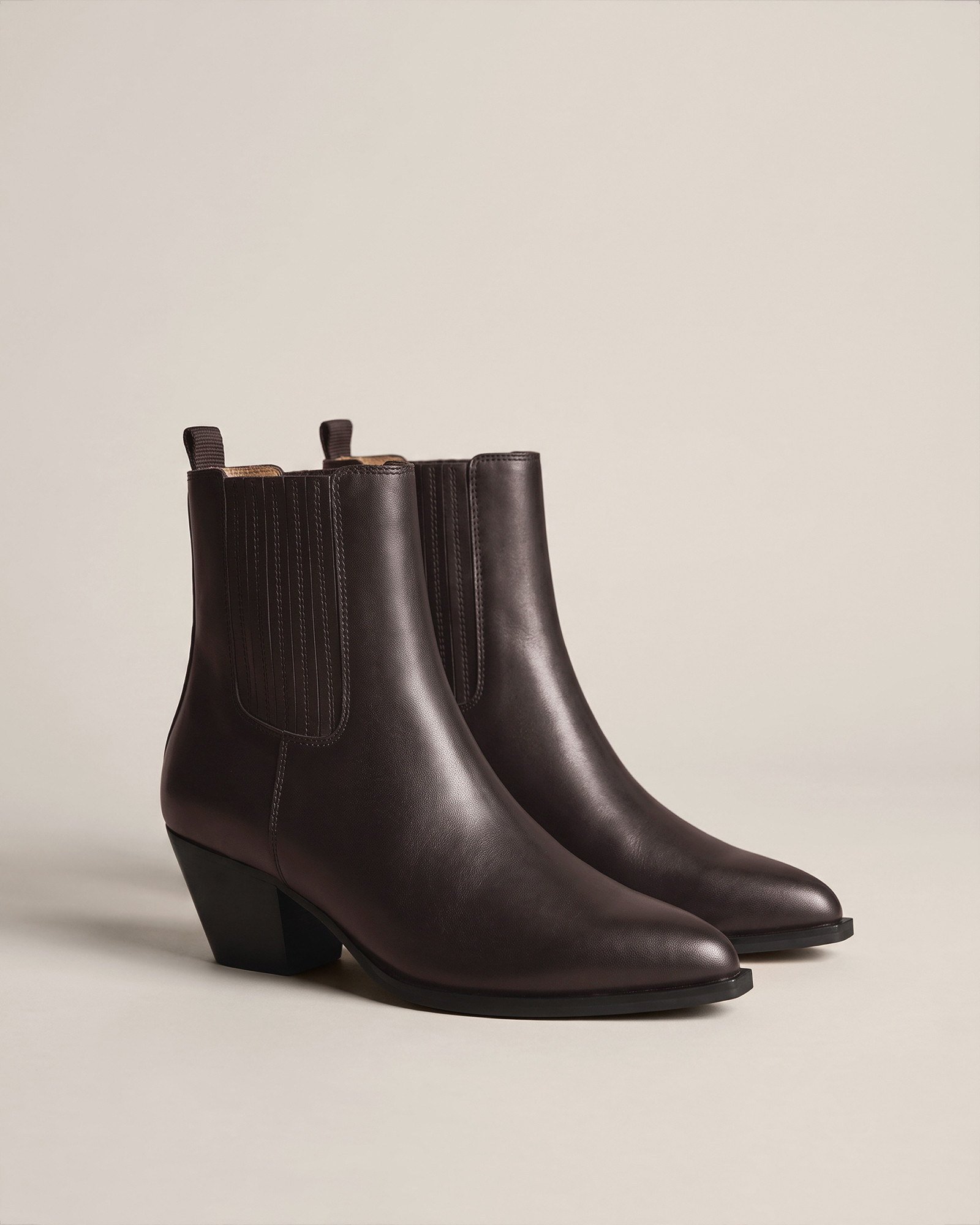 Quince | Women's Italian Leather Western Chelsea Ankle Boot in Coffee Bean, Size 9.5 | Quince