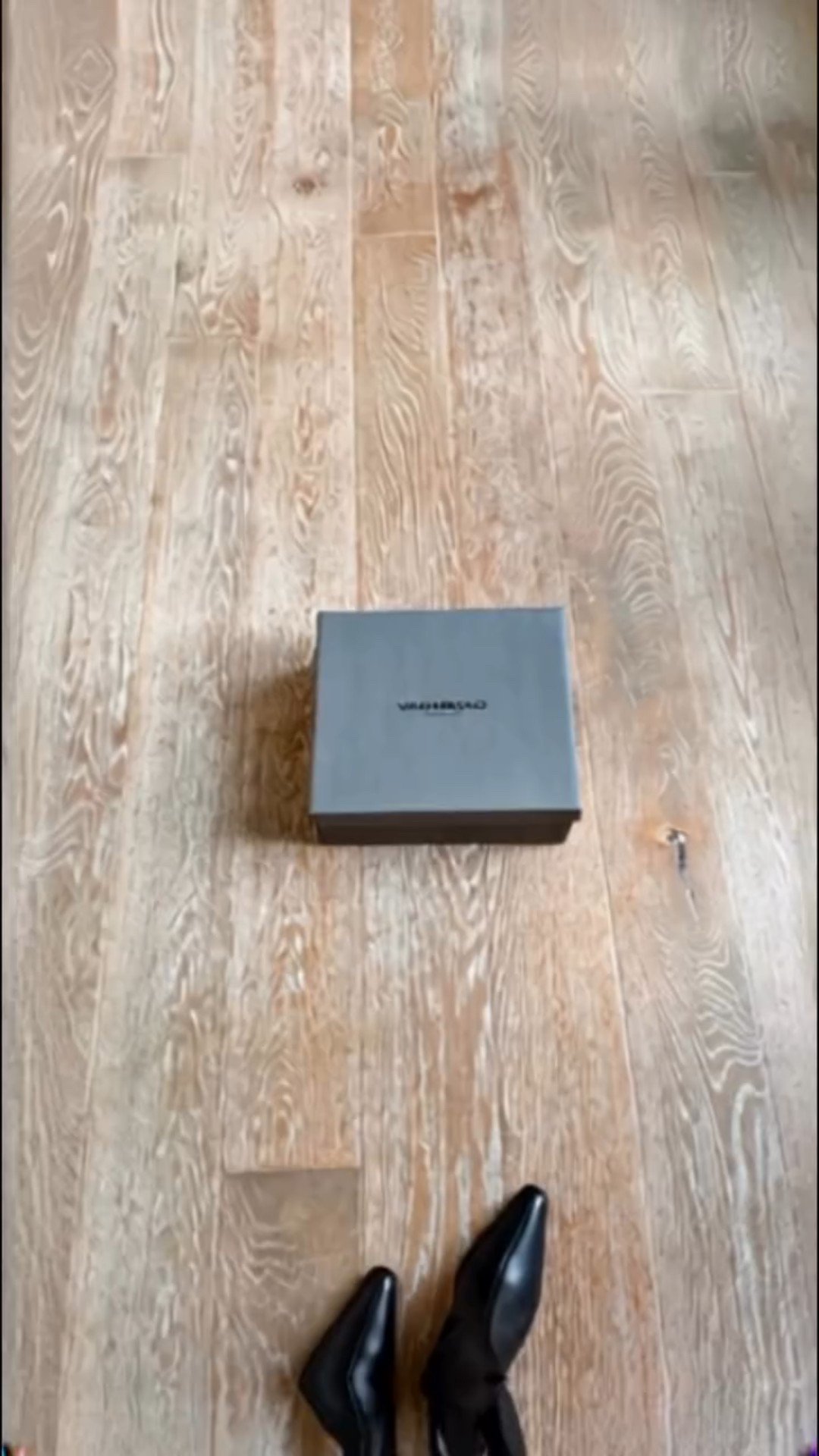 My new ankle boots ❤️@vagabondshoemakers 

Just found an everyday boots that’s clean, minimalistic, chic, and comfortable ✨ Everything I look for in my comfy chic street style.

 #ankleboots #blockheels #minimalstreetstyle