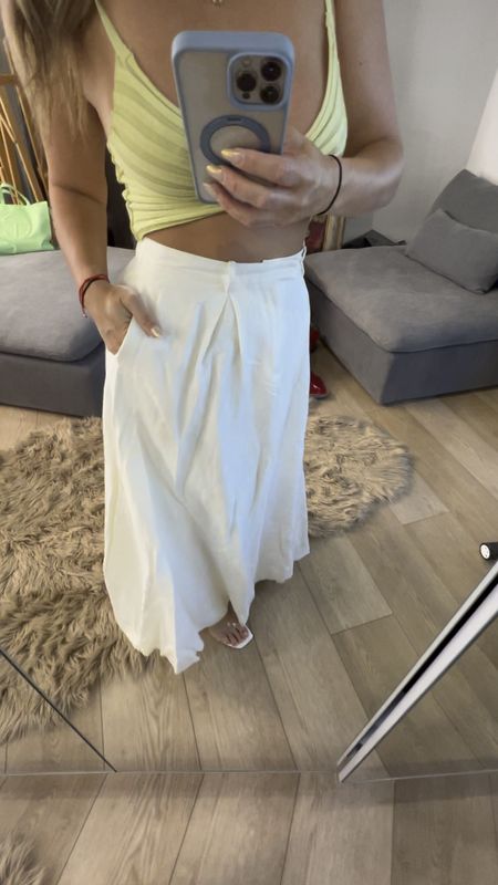 I’m in LOVE with #Anthropologie and definitely a new and huge fan of their women’s #clothing especially this white #maxiskirt with the best detailing ever, #POCKETS! Love me some pockets! So as soon as I filmed this I checked to see if this same #maxi #skirt in black was still available and not only is it available but it’s currently on #SALE! I’m 5’4” and #curvy and bought a size 4 which fits perfectly. Hurry and grab yours now. I promise, you won’t regret it! 😍

#LTKstyletip #LTKFind #LTKsalealert