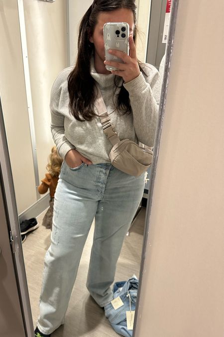 Target sale!! 30% women’s clothing and these jeans are my new fav 🙌🏽
Target jeans + mom jeans * boyfriend jeans + mom outfit + petite jeans + sale alert