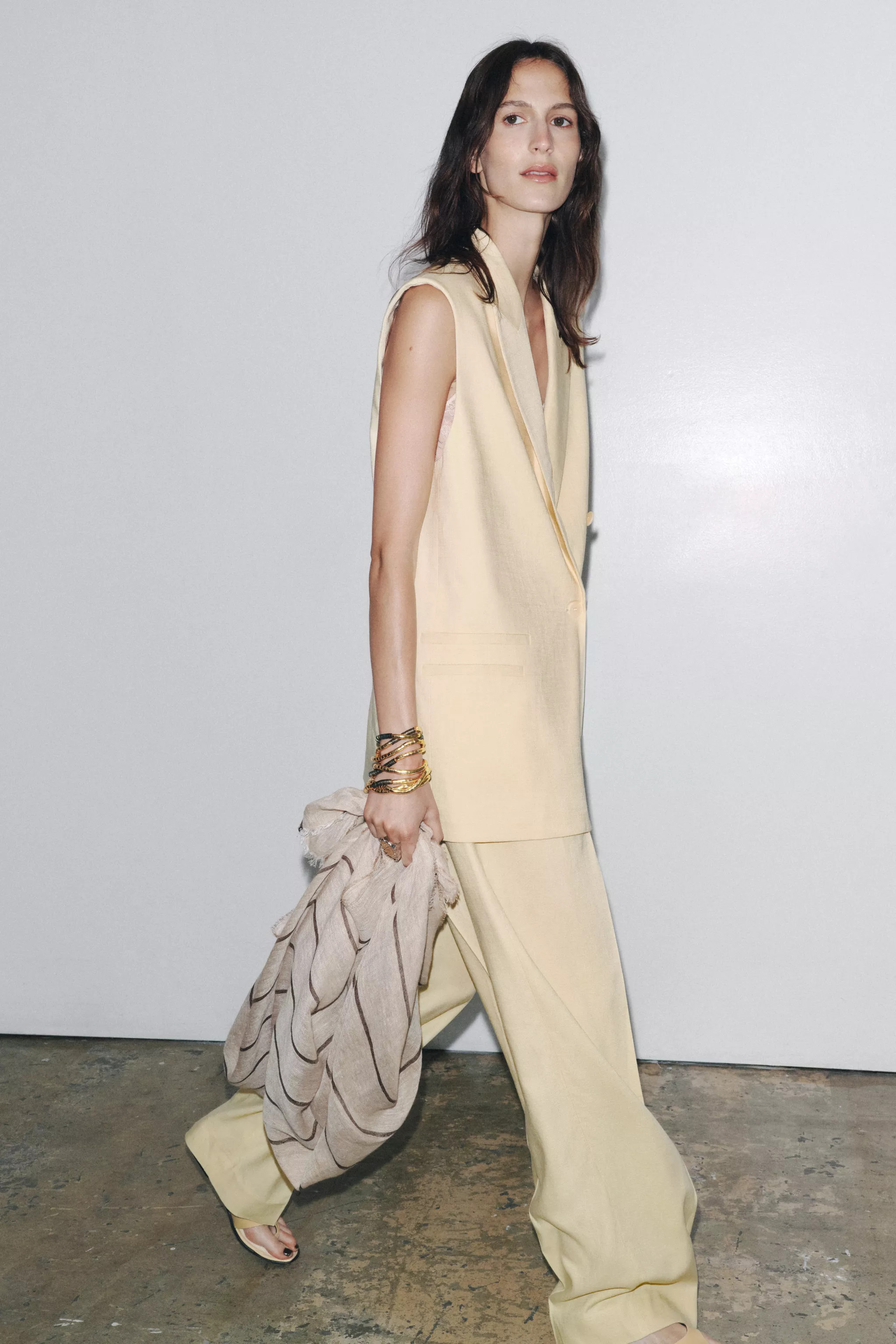 ZW COLLECTION OVERSIZED DOUBLE-BREASTED VEST | Zara Canada