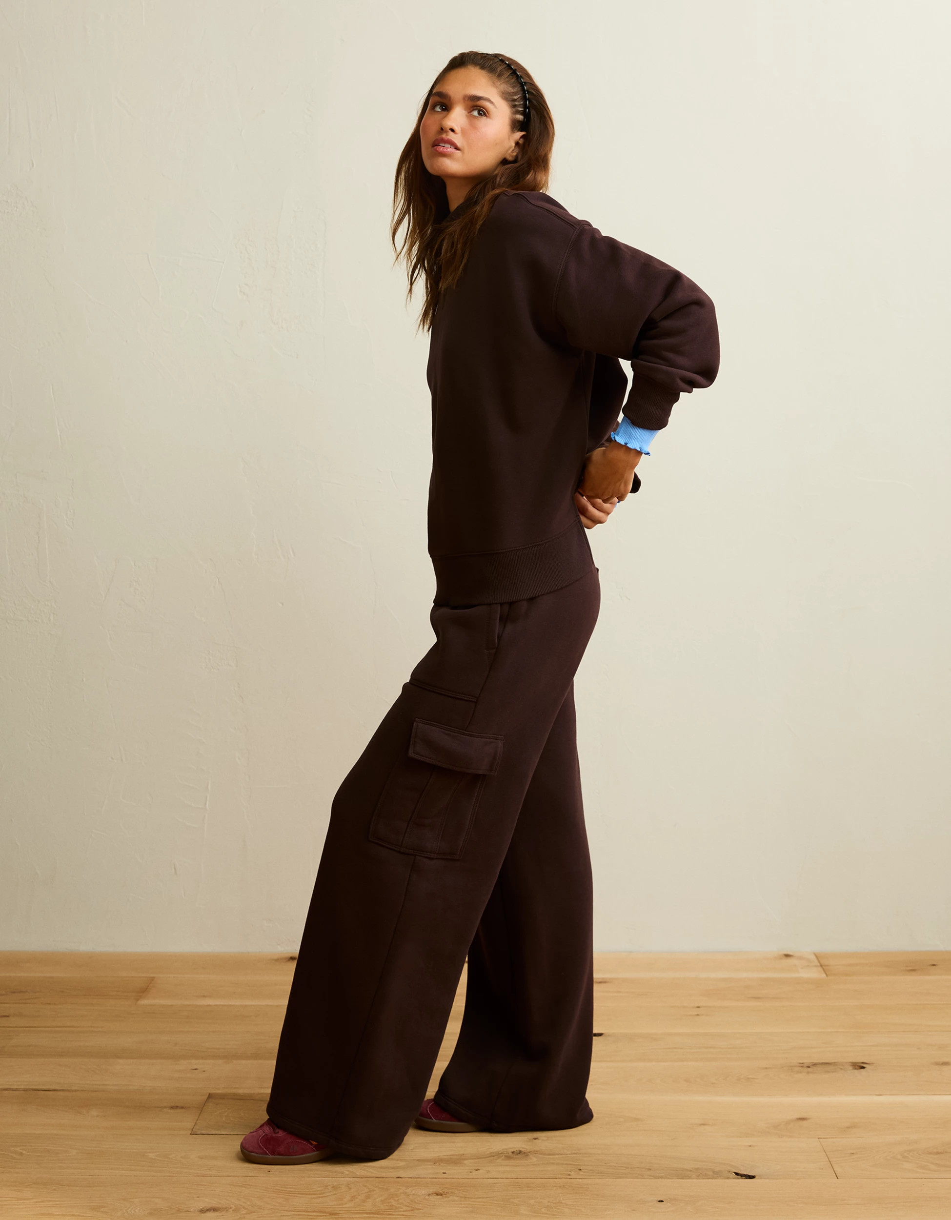 Matching Set AE Everyday Luxe Cargo Wide-Leg Sweatpant | American Eagle Outfitters (US & CA)