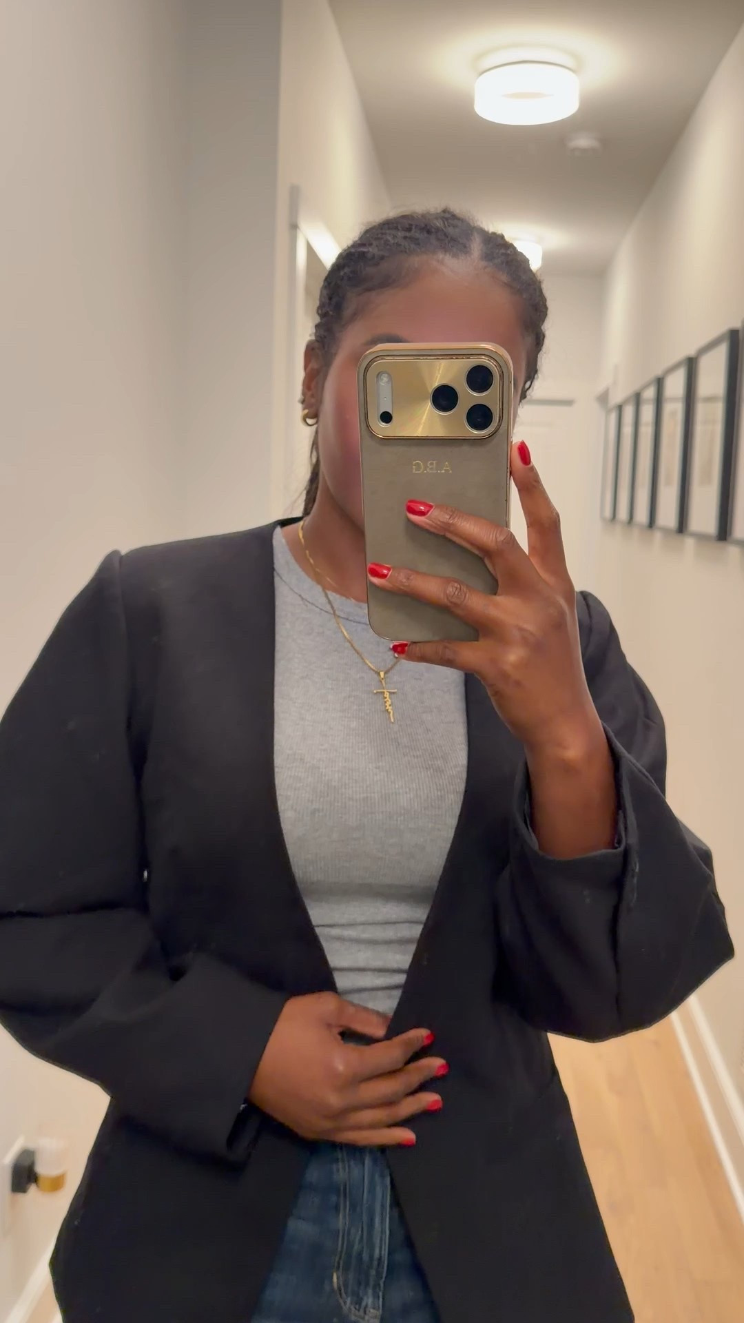 Blazer: Medium
Tank: Small
Jeans: old from AE. Will link similar 


#LTKootd