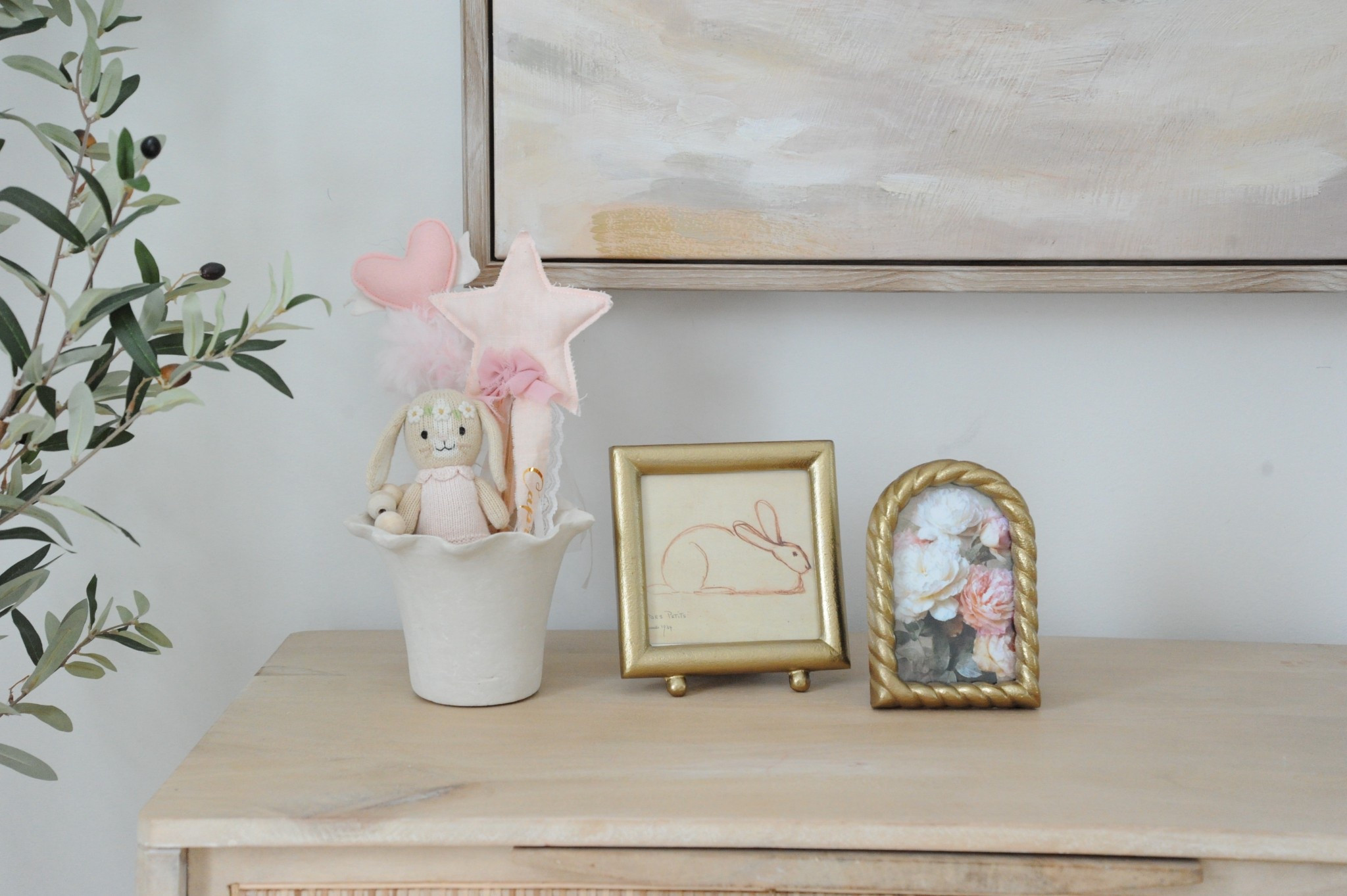 The sweetest little styling idea… 🤍

Using a planter to hold wands + keepsakes keeps everything organized while still on display (and honestly makes it feel like part of the decor).

I linked our bunny, a few similar wands + the exact prints to recreate this look ✨


#LTKhome #LTKkids #LTKcanada