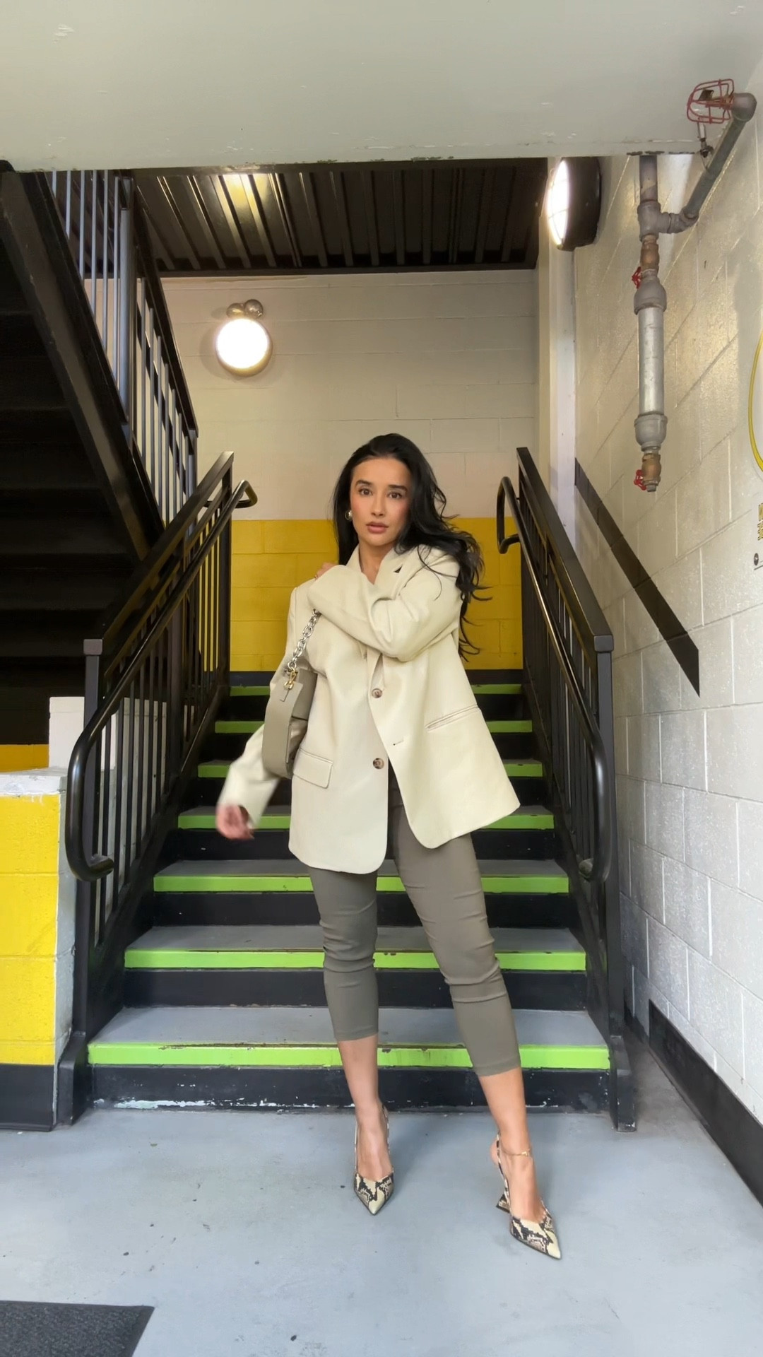 Hi! It’s me in capris again 😂 only I’ve stepped it up a notch w/ a different color 😂 The first step in fixing a problem is admitting it, right? So yes…I’m addicted. 

#LTKStyleTip