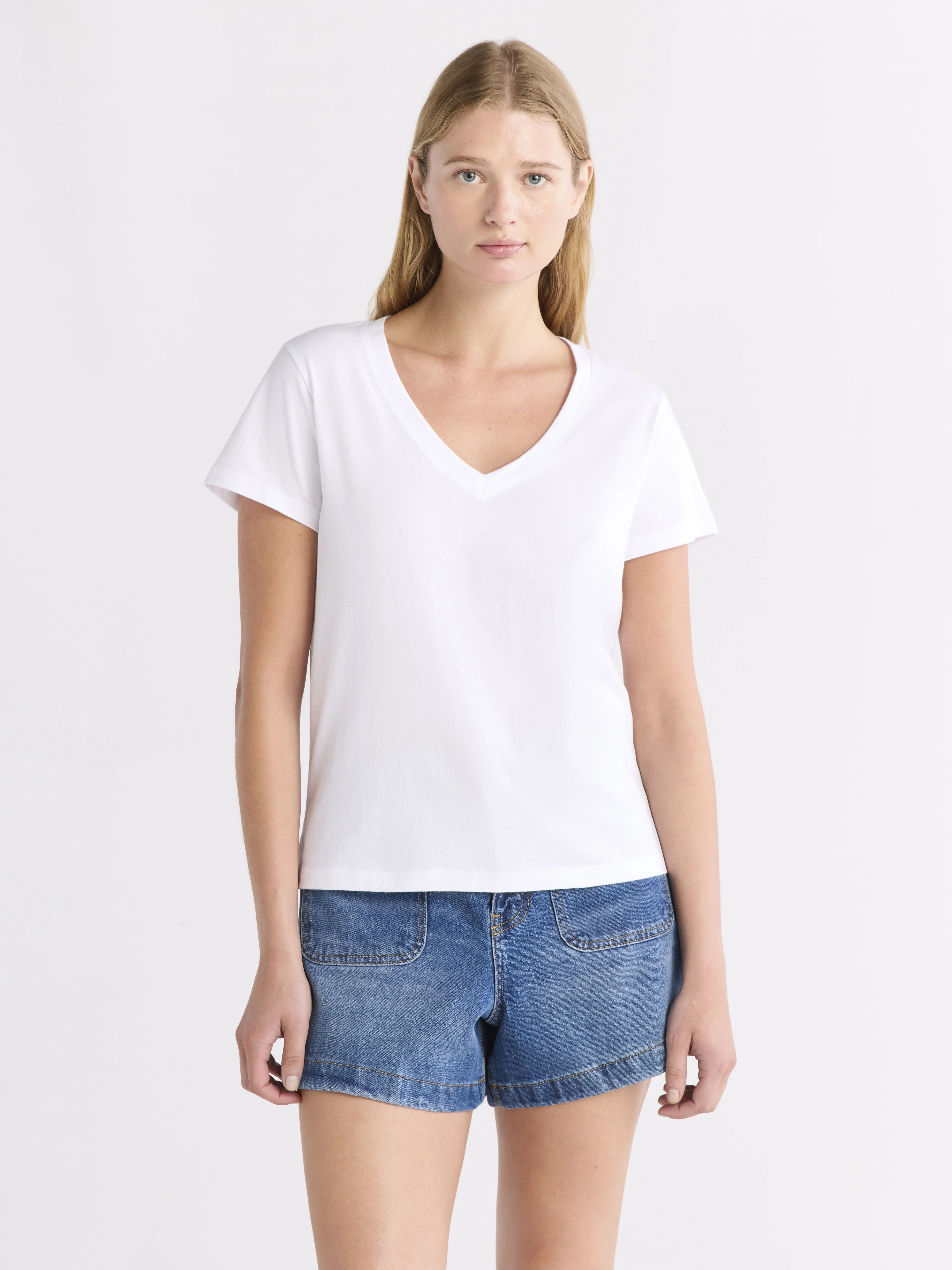Free Assembly Women's Cotton V-Neck Tee with Short Sleeves, Sizes XS-XXL | Walmart (US)