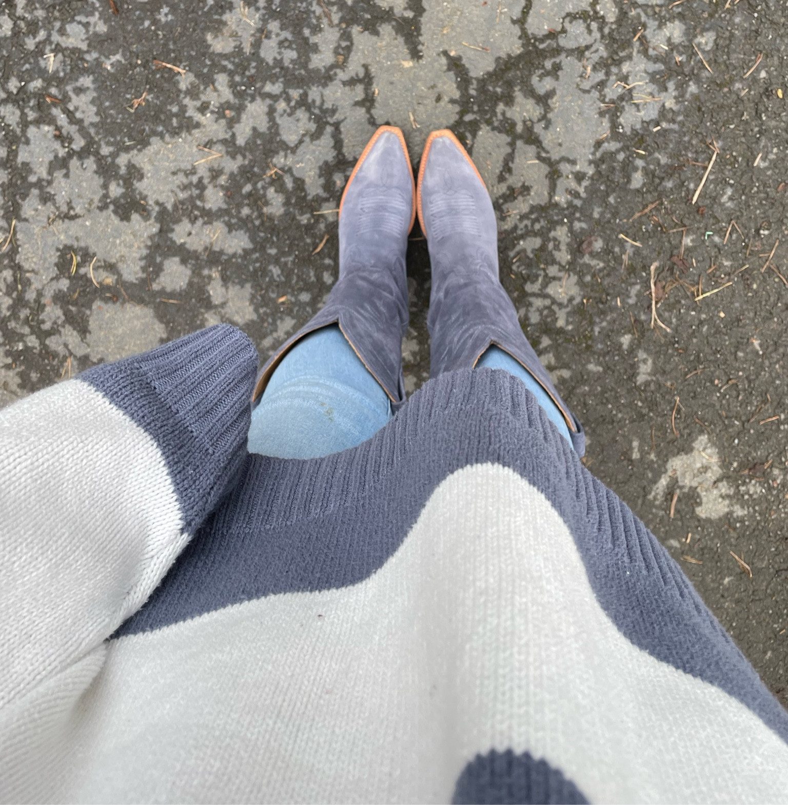 Styling the skinny jeans in my closet with an oversized sweater and blue suede cowboy boots 👢 

Cowgirl boots, cowboy carter, tecovas, Hollister, oversized, sandwich method 

#LTKshoecrush