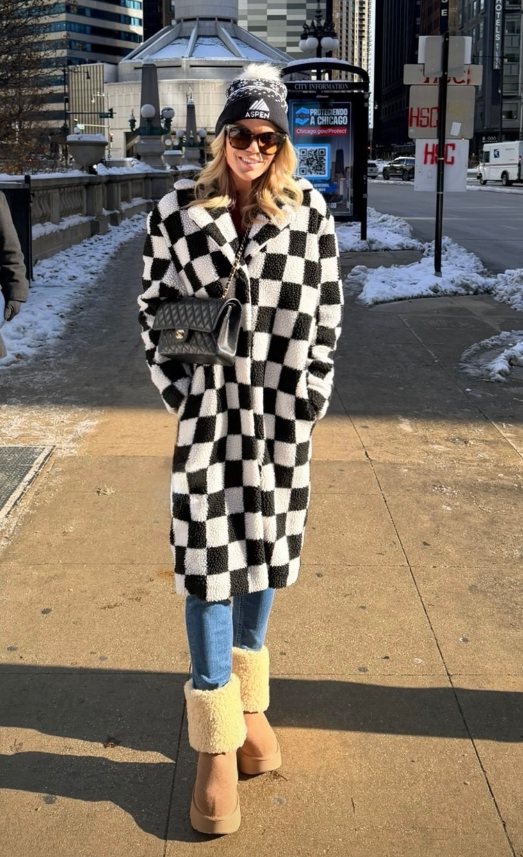 Less than $30! Such a cute addition to your coat collection! 🖤🤍