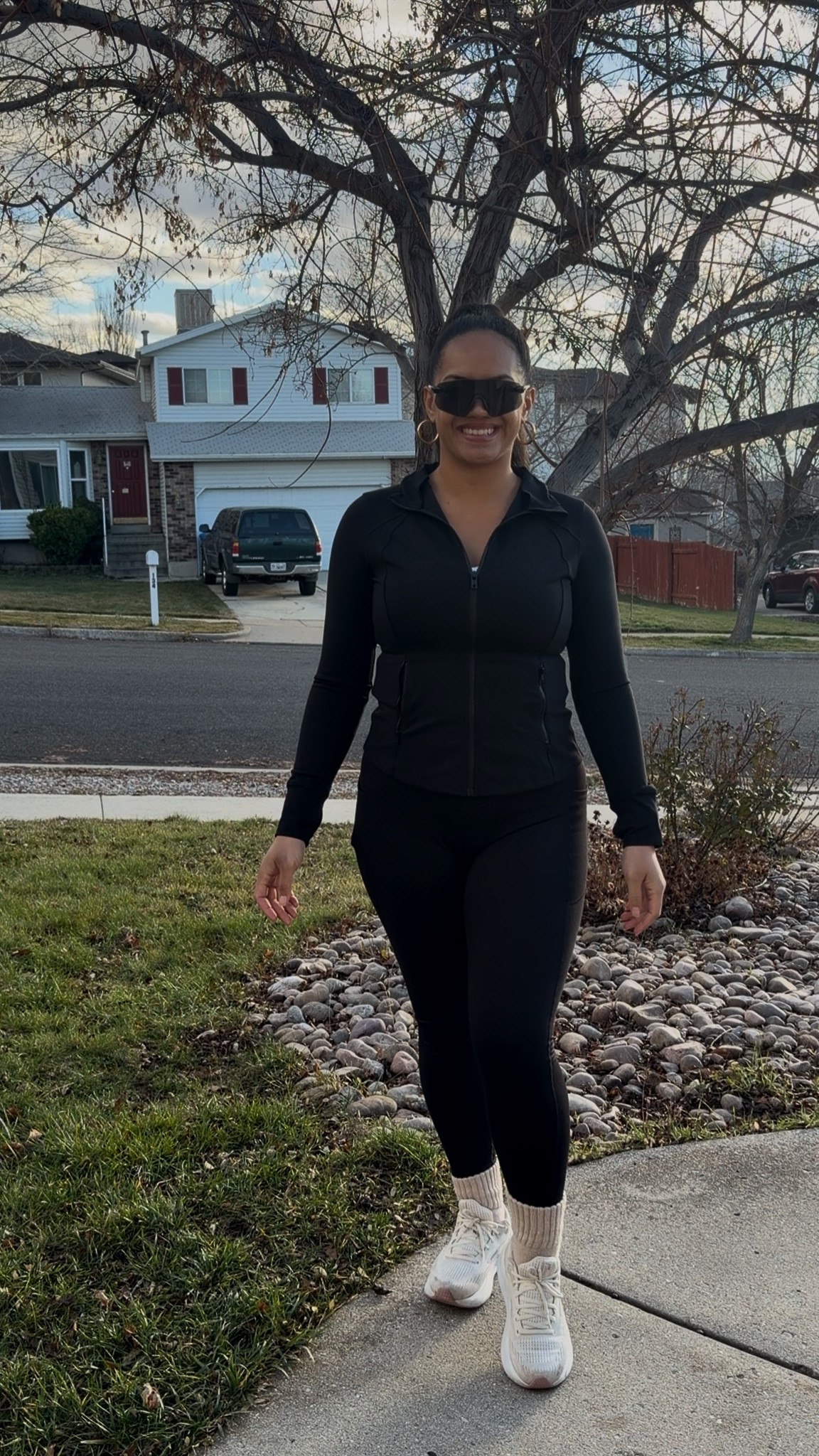 Cute and cozy athletic wear with Iuga 💪💕 running sweater and fleece lined leggings!   Use my code Meleane25 to get 25% off!  Link in bio.  @ iugayoga_us #iugayoga #iuga
