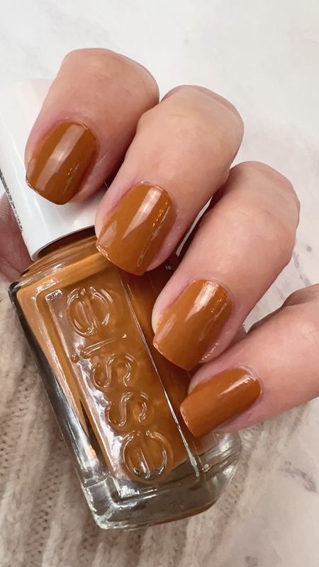 Essie expressie saffr-on the move nail polish try on
This is such a pretty bold yellow/wheat color that is perfect for the end of summer and fall!!

Fall nails | fall Nail polish | fall nail colors | end of summer nails | yellow nail polish | gold nail polish | Essie nail polish


#LTKbeauty #LTKunder50 #LTKstyletip