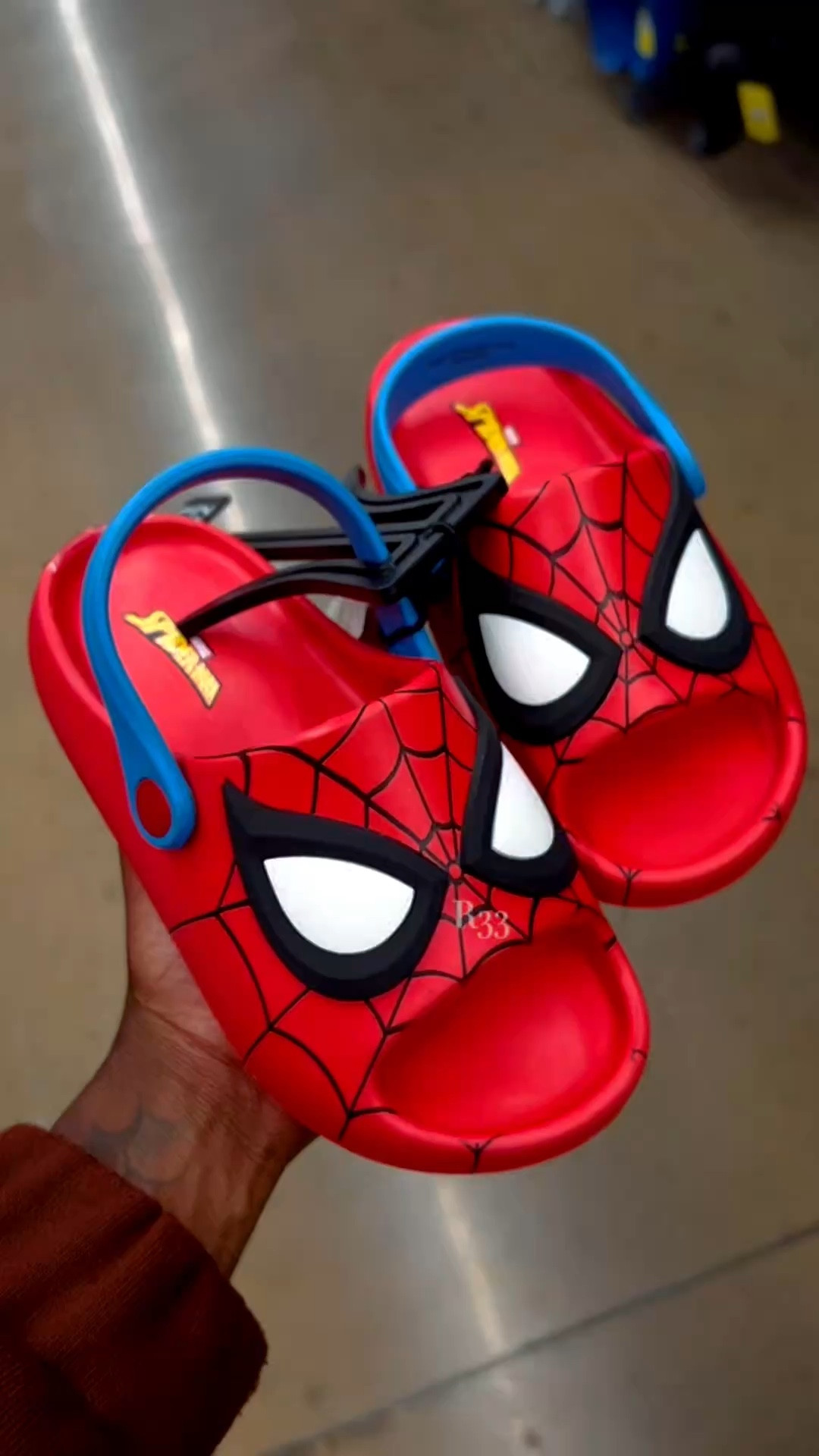 Spiderman Slides little ones🥹❤️💙 spidey parents

#slides #toddlersoftiktok #spiderman #spidermanparty