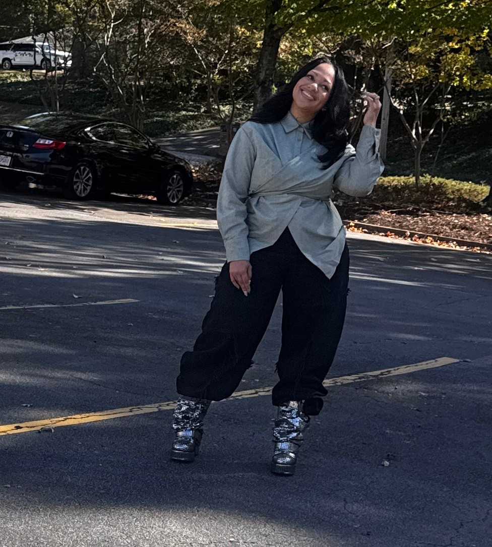 Smile + Statement.

#statementpiece #boots #wrapshirt #androgynous #midsize #midsizefashion #curvy 

#LTKShoeCrush #LTKMidsize #LTKStyleTip