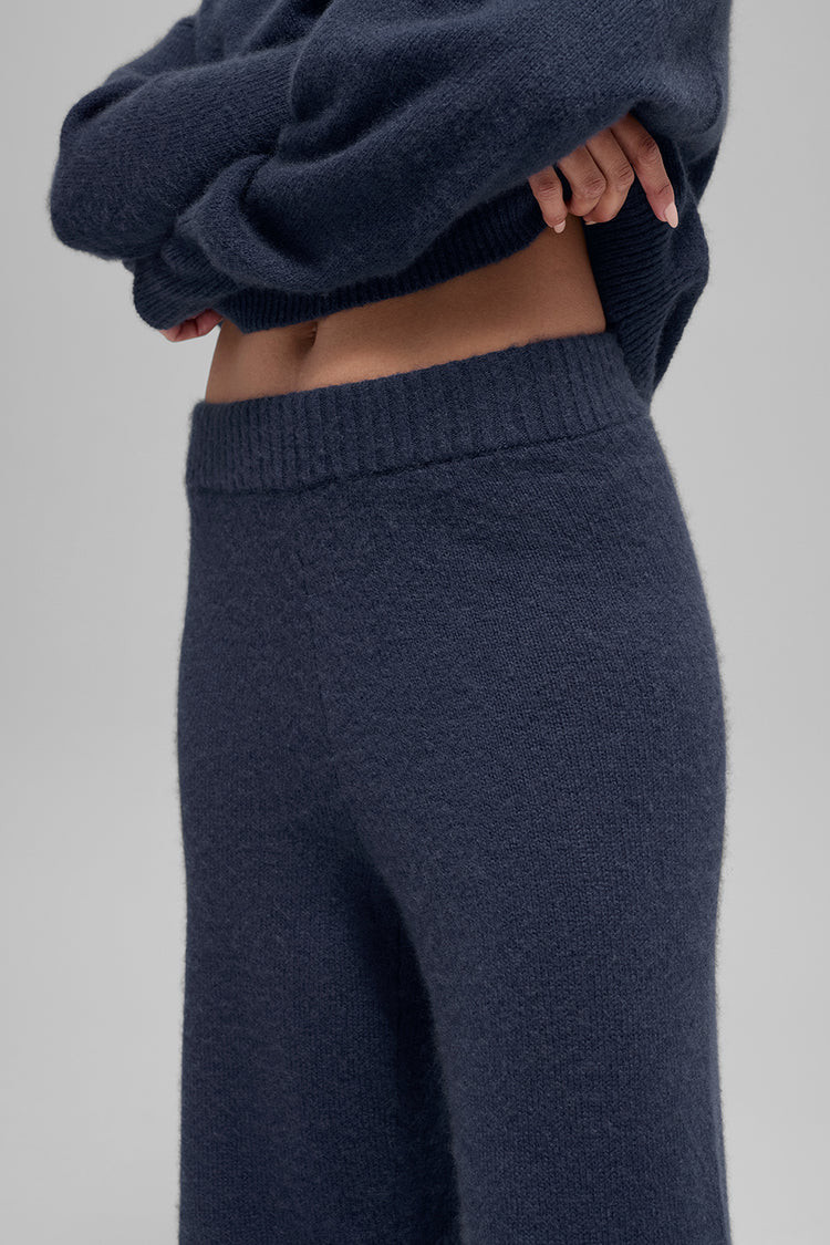 Wool Cashmere High-Waist New Class Wide Leg Pant | Alo Yoga (US)