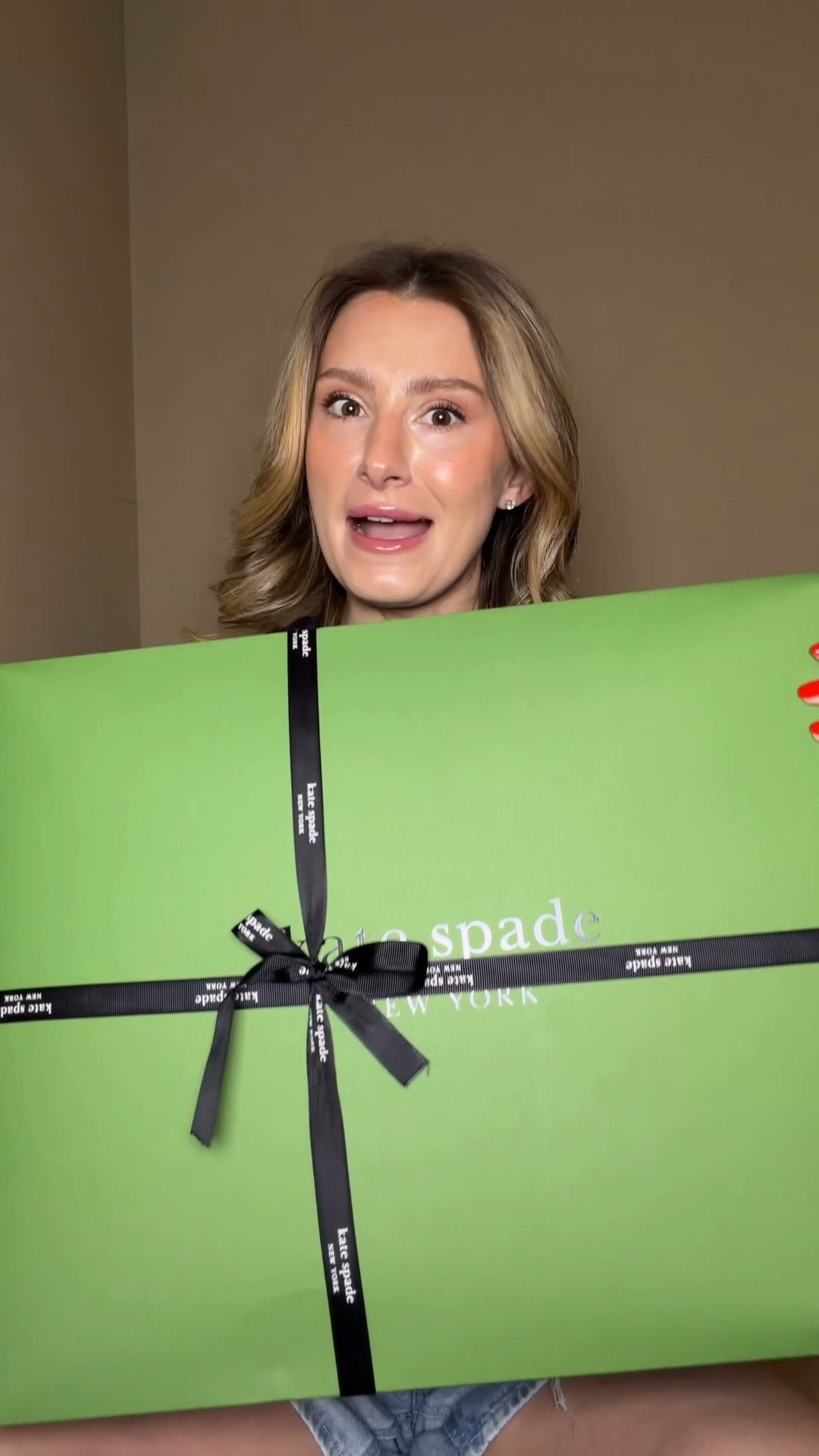 The craziest thing just happened 👜 I just got a new Kate Spade bag in and I have no idea what color she is 👜 Comment SHOP & I’ll dm you the link ♥️ @Kate Spade 

The Kate Spade dumpling bag has been on my wishlist for a while & now I finally have one! 

This is the large satchel size, and she is the perfect everyday size! I’m glad I got her in black because I don’t have very many black bags and this one is the perfect for everyday! I love how many compartments she has for storage and organization. 

The Kate spade dumpling bag looks great as a hand bag but she also comes with a crossbody strap so you can carry her as a crossbody.