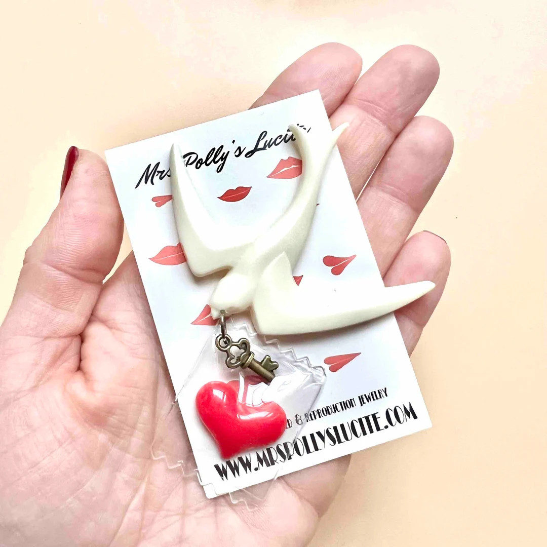 Swallow with key of your heart brooch,Vintage Bakelite inspired brooch in Fun Fakelite Valentines... | Etsy (FR)
