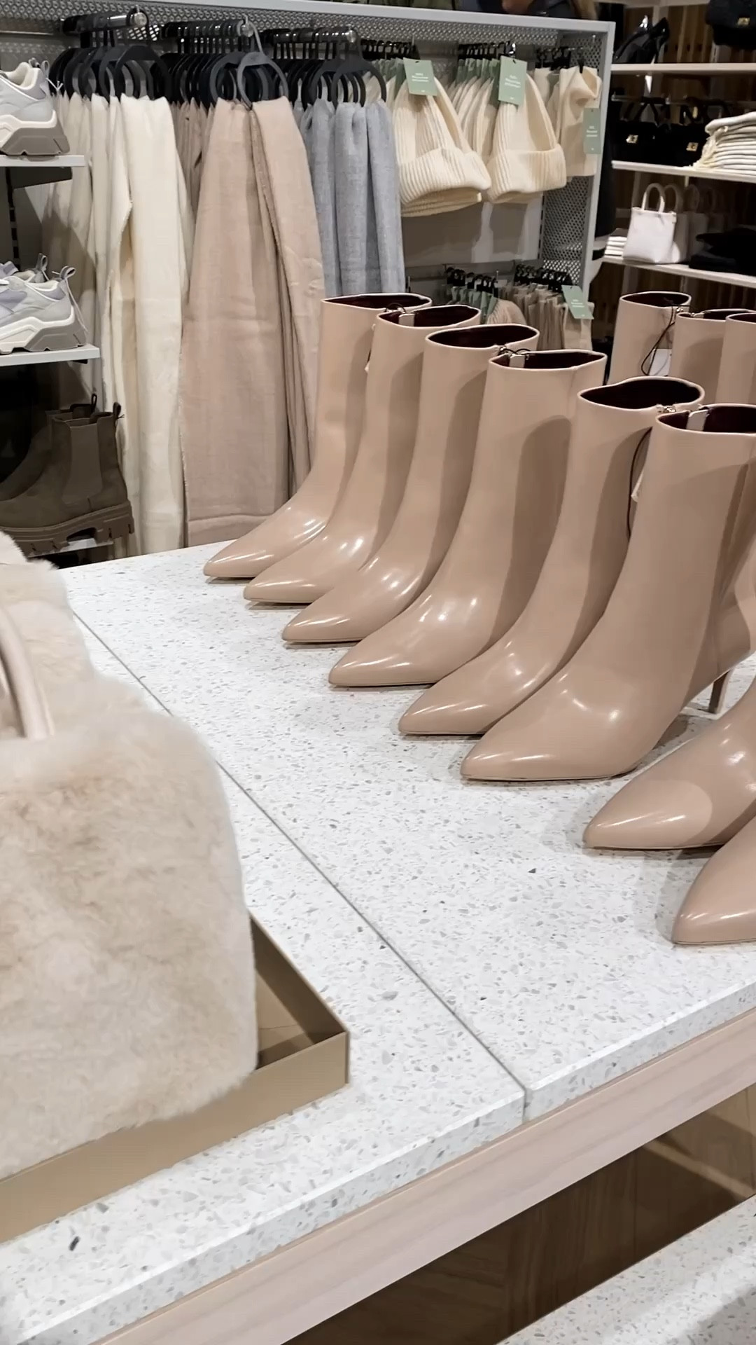 These beige boots got my intention straight away🤩 

#HM #H&M #boots #beigeboots #shoes #fallfashion

#LTKshoecrush
