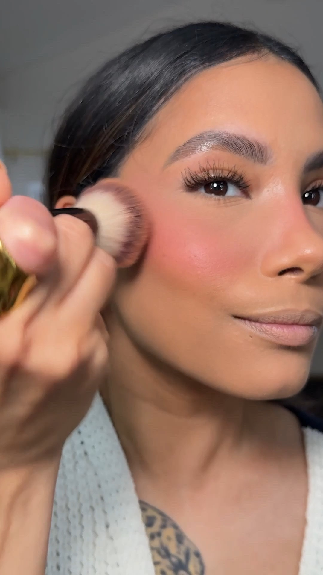 Another simple glam 💕
Hourglass concealer- sienna
Liquid Blush Dibs- Lover Girl
Nars blush -Dominant 
Liner - Toffee
Matte Lip- Nude Mood 

#LTKBeauty