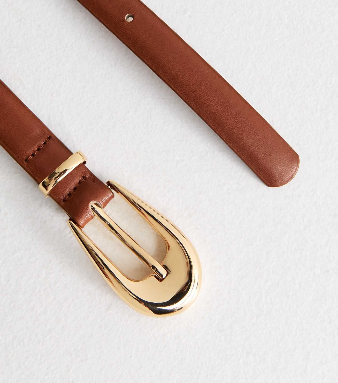 Tan Chunky Buckle Faux Leather Belt
						
						Add to Saved Items
						Remove from Saved Items | New Look (UK)