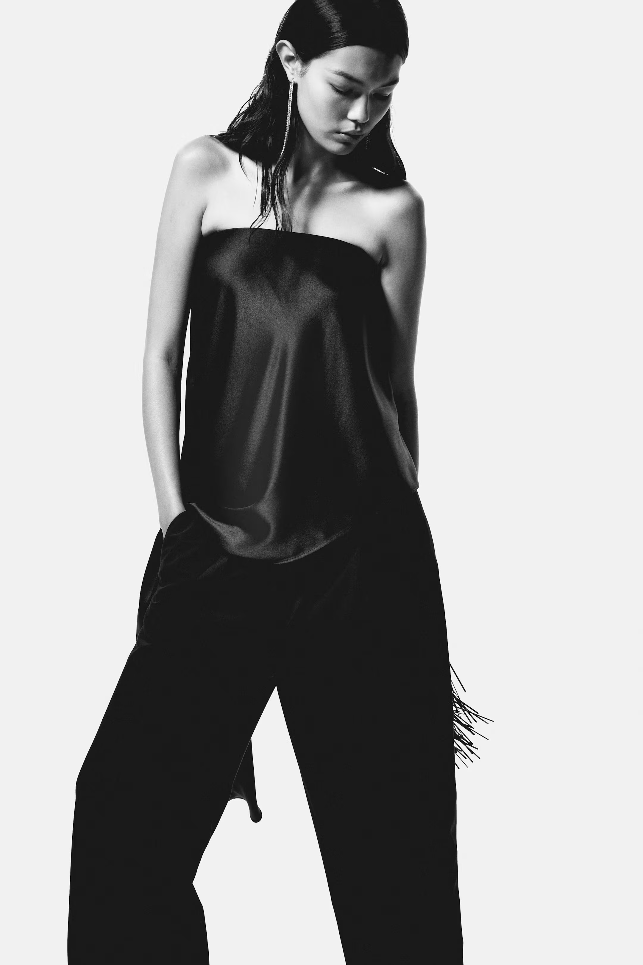 Satin bandeau top - Black - Ladies | H&M GB | H&M (UK, MY, IN, SG, PH, TW, HK)