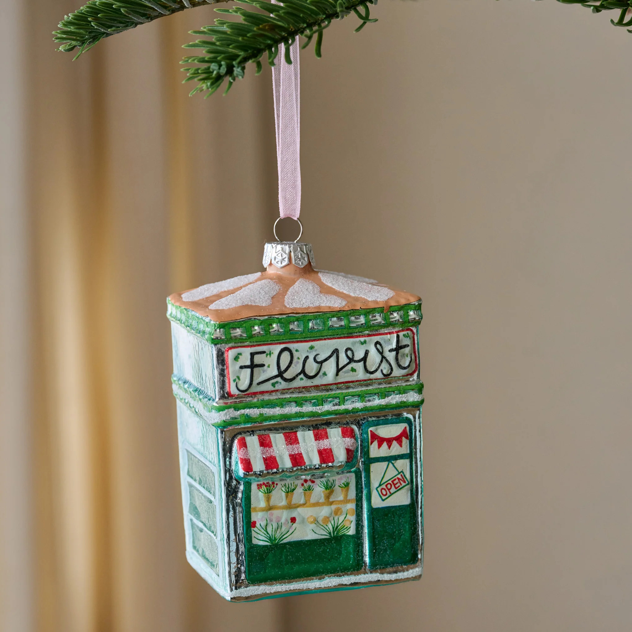 Florist Shop Ornament | Magnolia