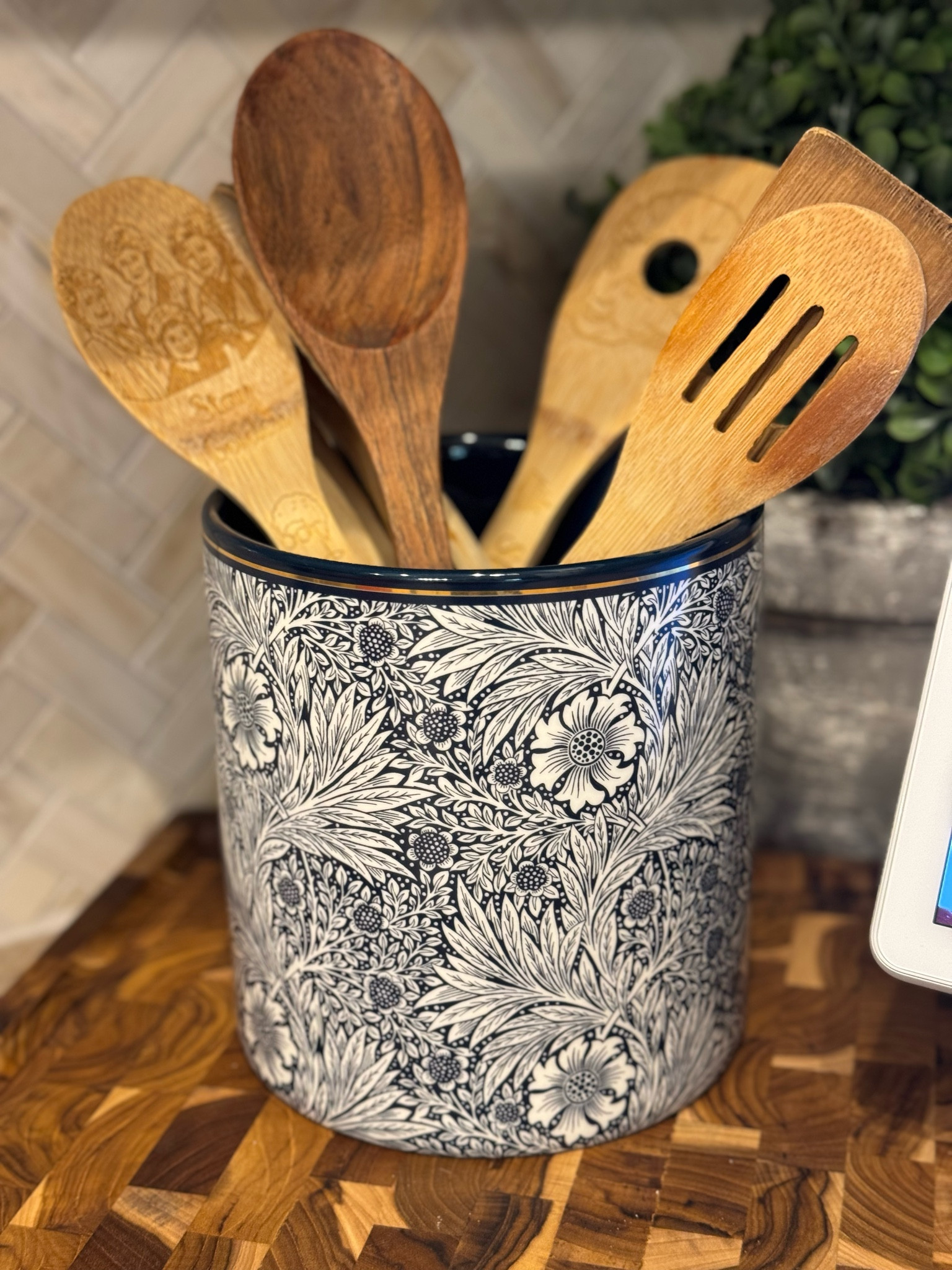The prettiest utensil holder I have ever seen!!!  Shop this holder and the entire collection!

#LTKfindsunder50 #LTKstyletip #LTKhome