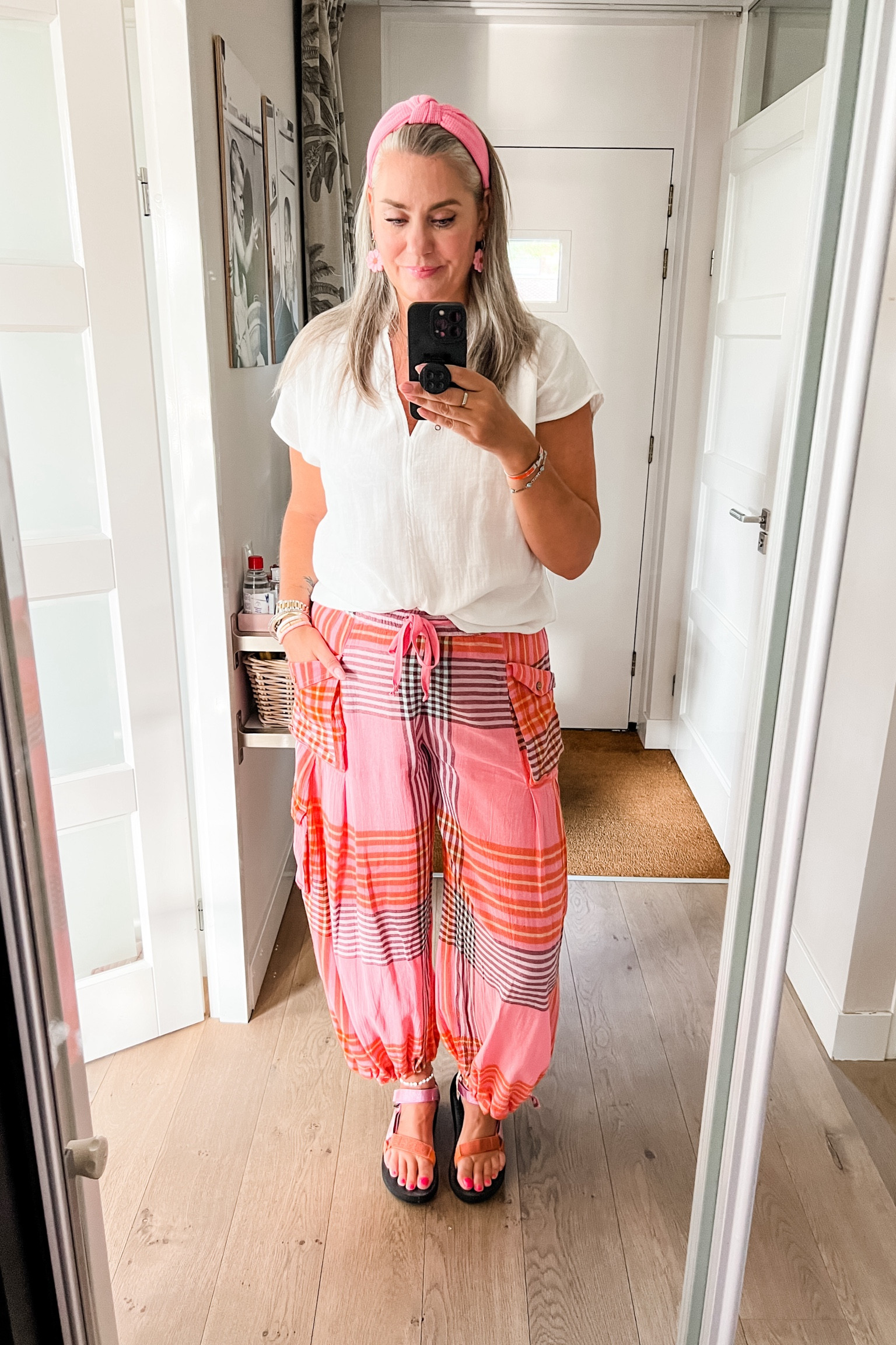 Ootd - Monday. Pink, orange and yellow plaid cargo Free People cargo trousers, lightweight white blouse, Teva sandals and a pink headband. Earrings are Studio Vaia  



#LTKsummer #LTKnederlands #LTKeurope