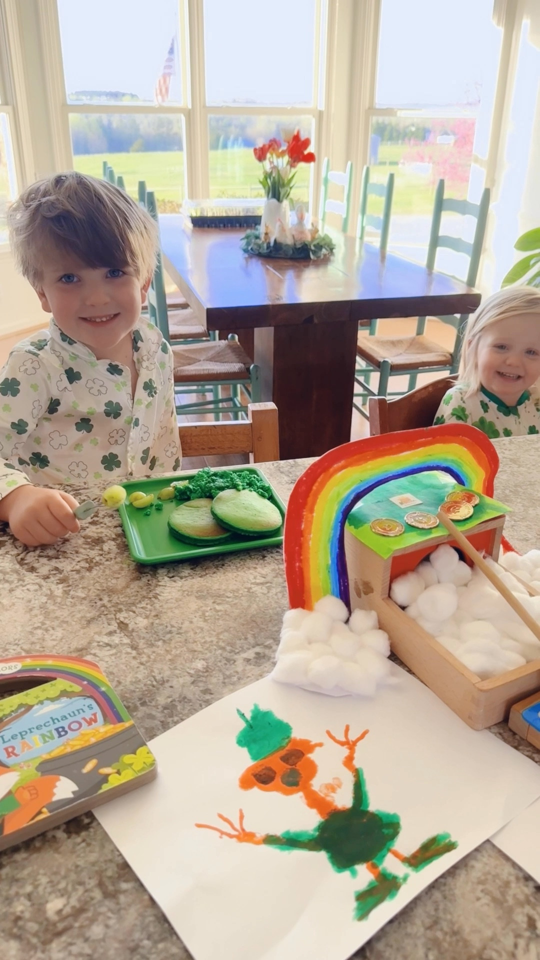 Happy happy St. Patrick’s Day!!! 🥞💚🍀🎩☘️✨🌈