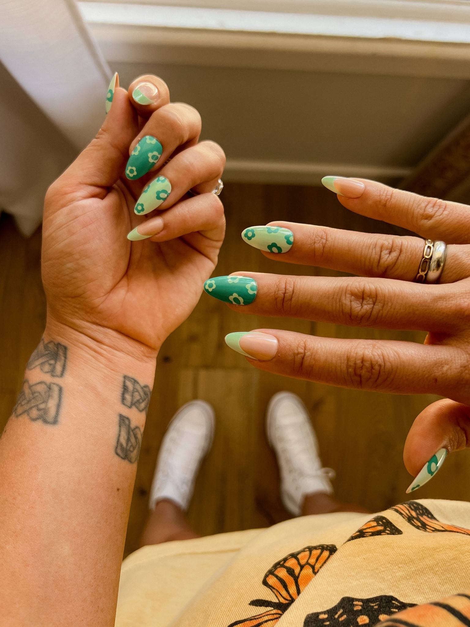 New press on nails!


#LTKbeauty #LTKunder50 #LTKstyletip