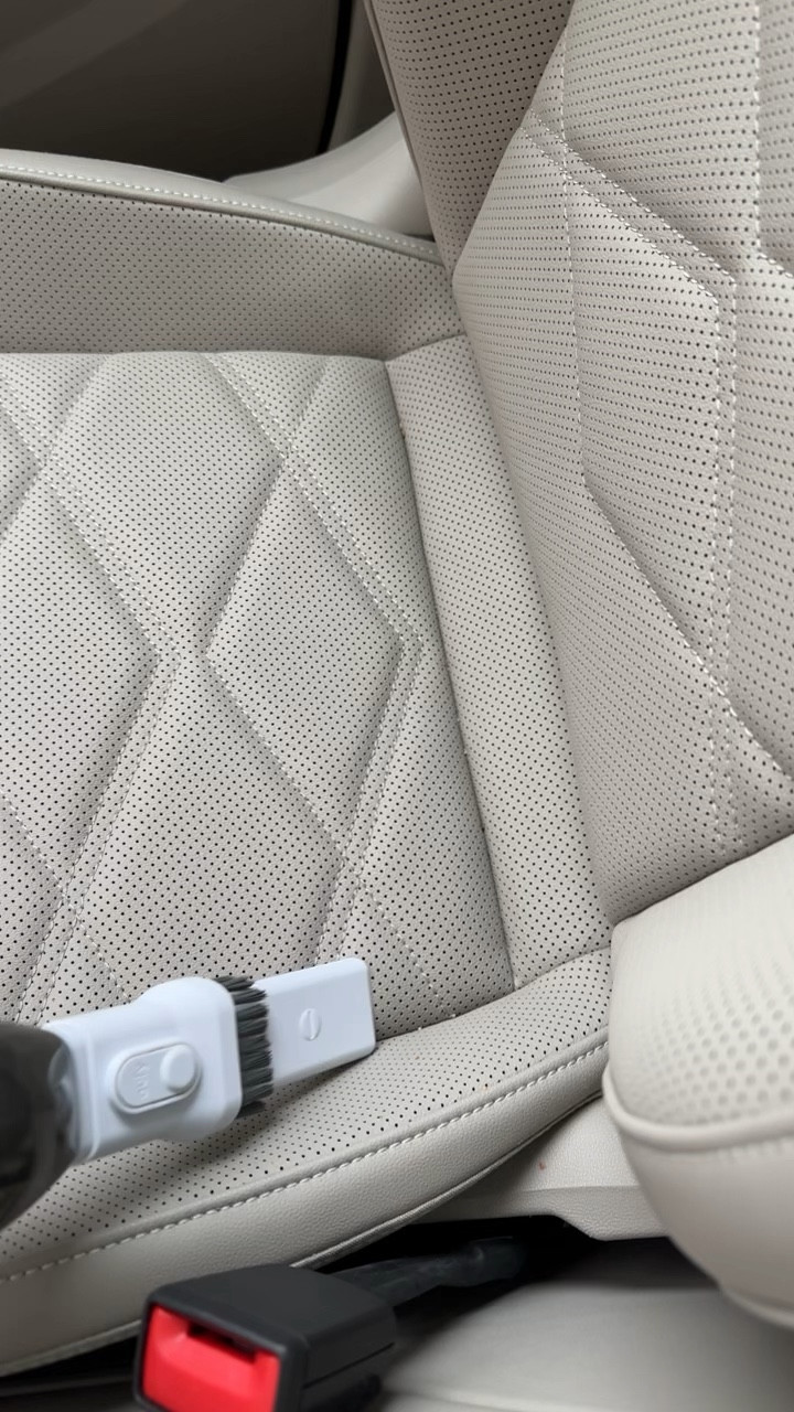 rechargeable vacuum for the car 