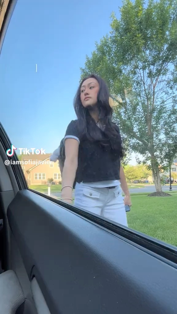 100+ unread emails the 1st day back post-vacay haunts me 🫣🫣

[item not linked]
top: Zara Double-Lined Navy Polo Shirt
bottoms: Zara TRF Mid-Rise Wide Leg Jeans 

 #LTKSeasonal #LTKWorkwear #LTKTravel