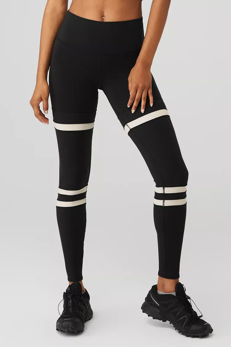 Built with our signature LAICALUX fabric, this pair of leggings is