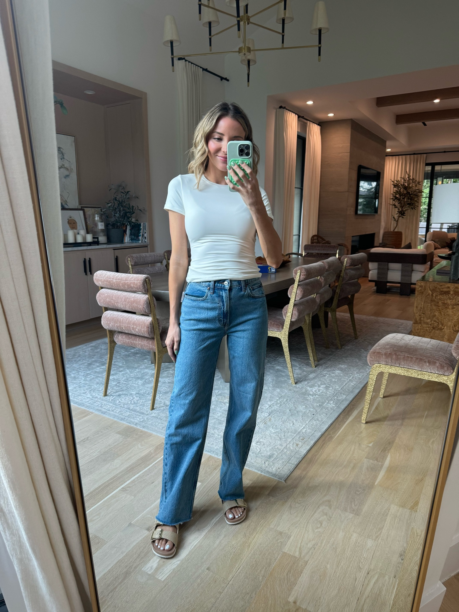 Use code AFDANI for additional 15% off Abercrombie this weekend! 

Jeans: 
Size 26
Color medium with raw hem 

#Abercrombie 