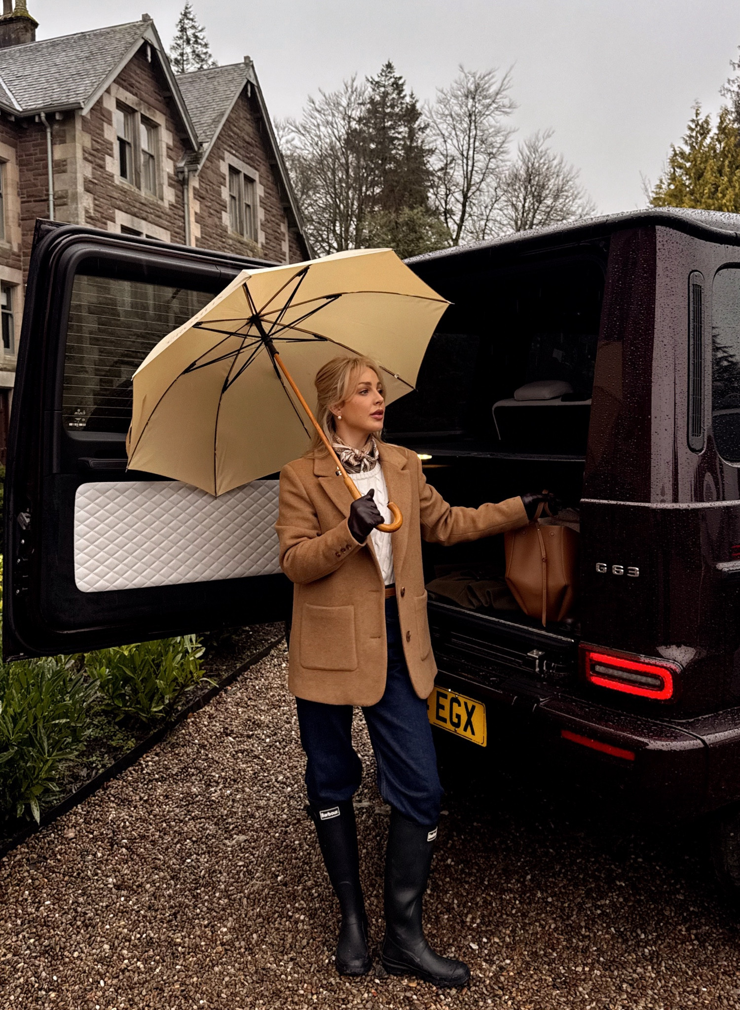 A staple country look in my favourite fitting jeans, wellies and new wool blazer 

#LTKuk #LTKstyletip