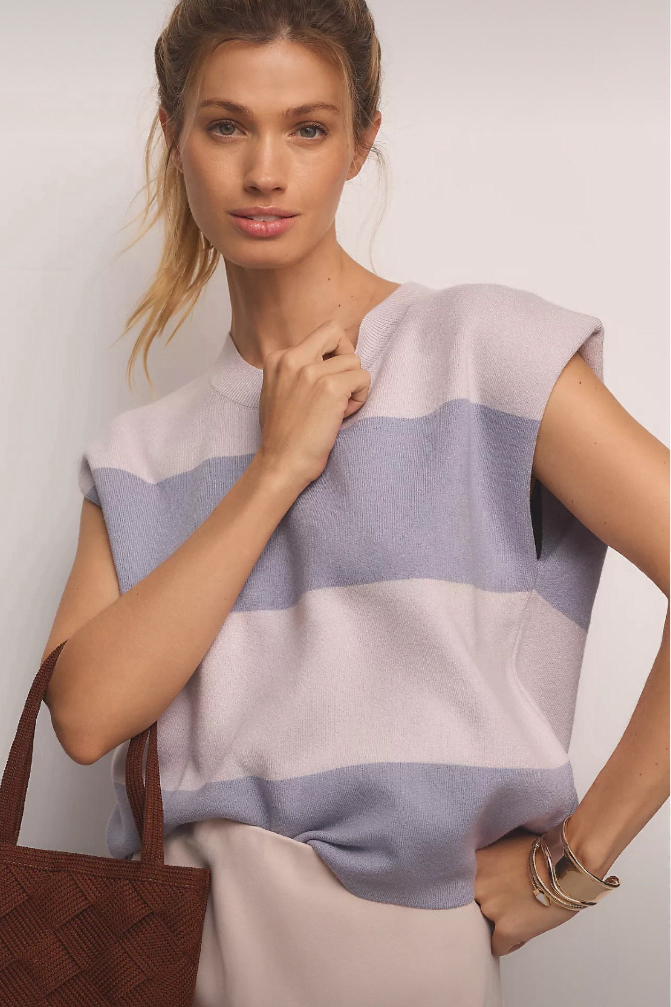 Sporty summers! Also has that nice relaxed shoulder for top curvy and hourglass. 

#hocsummer #coolsummer #lightsummer #truesummer #softsummer #pastelsummer #darksummer #brownsummer #sweetpeasummer #summerpalette #summerfinds

#LTKSeasonal #LTKStyleTip #LTKBacktoSchool