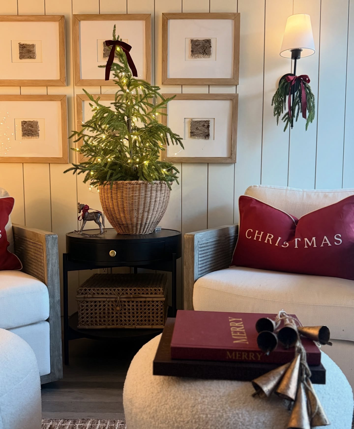 Sharing some captures today of this room, all dressed up and holiday Magic 

Comment: MERRY to get links sent directly to your inbox

#holidaystime #christmasdecor #simplestyling #classicdecor #classicchristmas