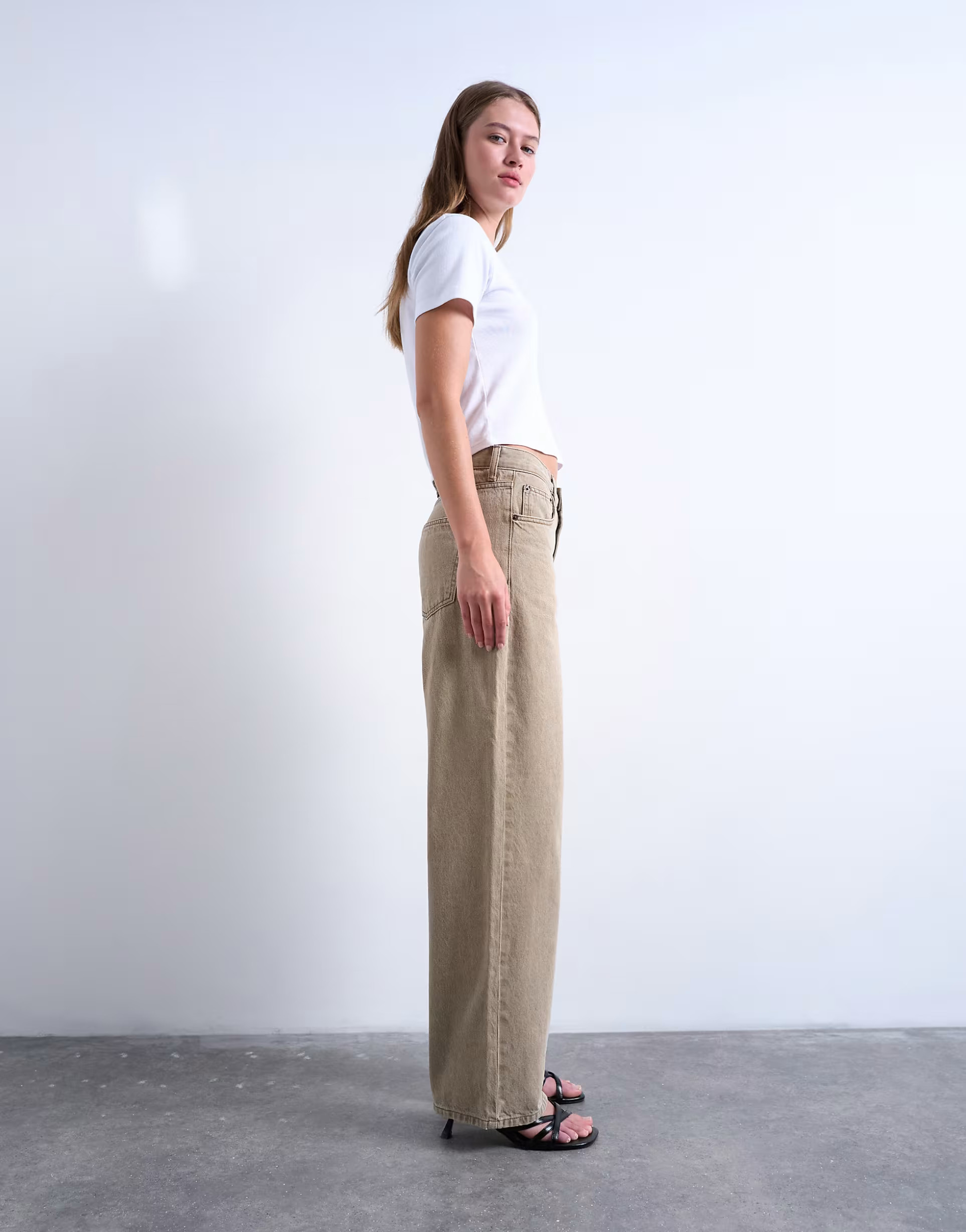 Topshop Cinch low rise relaxed jean in latte | ASOS (Global)