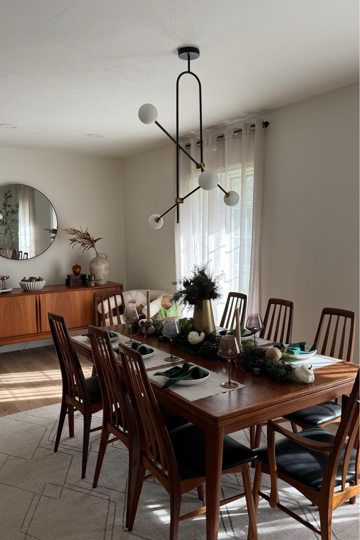 Happy Thanksgiving, friends 🤎 grateful for husband, my family and friends, our home and this tiny corner of the internet + 50K of you.
—

Dining room, friendsgiving, tablescape, holiday table, set the table with me, romanticizing, fall table, winter table, holiday tablescape, dining room table, dining room decor, setting the table, holiday decor, holiday decorating