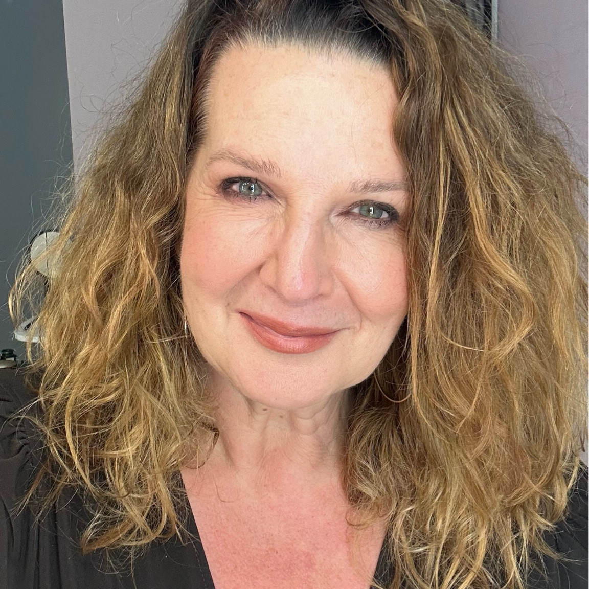 SMOKEY EYES 
Tutorial @serenagoldenbaum / Instagram 


#LTKbeauty #LTKSeasonal