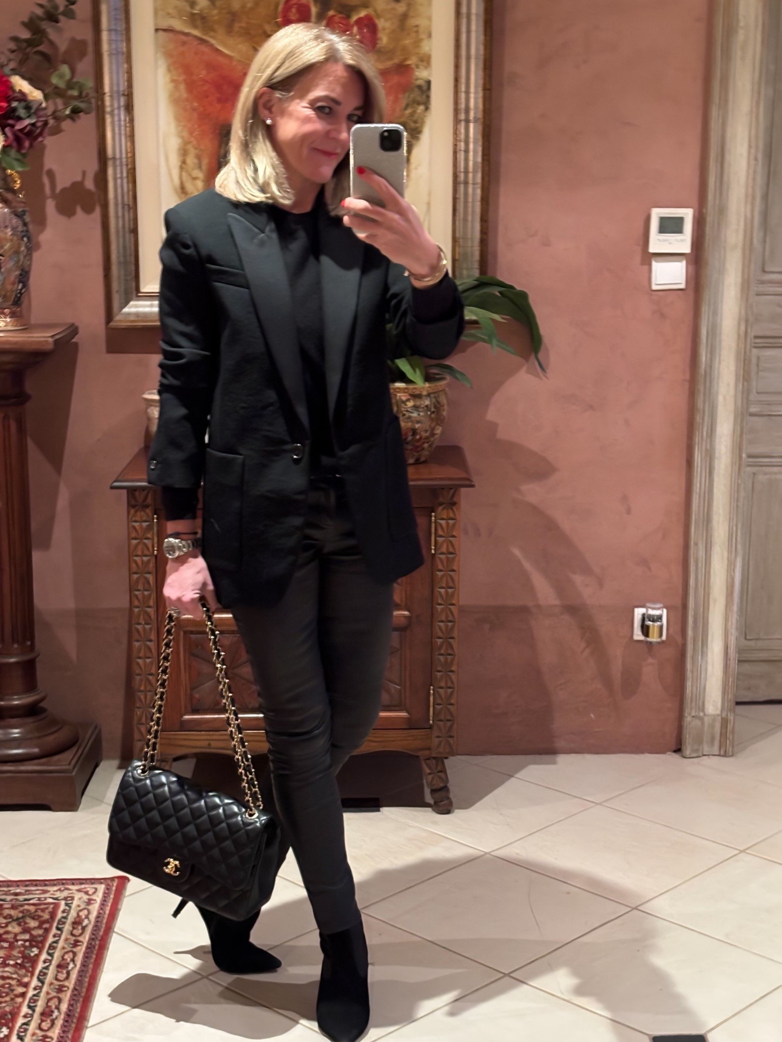 When in doubt all black never fails 🖤
.
#over50 #datenight #mymidlifefashion 

#LTKover50style