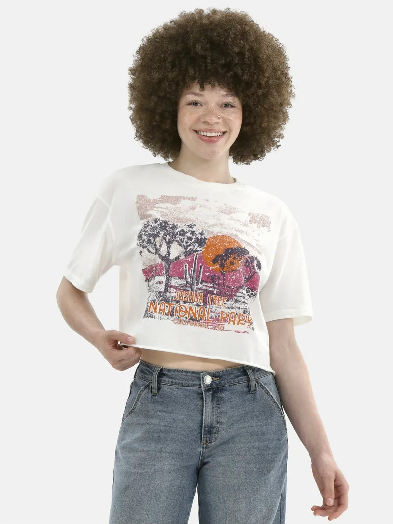 No Boundaries Boxy Cropped Graphic Tee with Short Sleeves, Women's | Walmart (US)