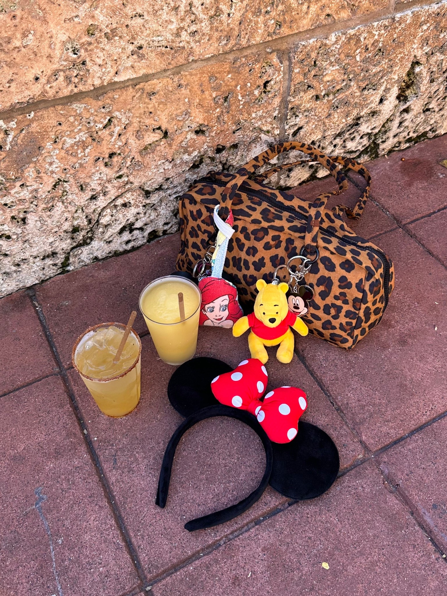 Disney details ✨🫶🏻🐭🪄 #disney #disneyaccessories #disneyootd 

#LTKdayinmylife #LTKootd #LTKTravel