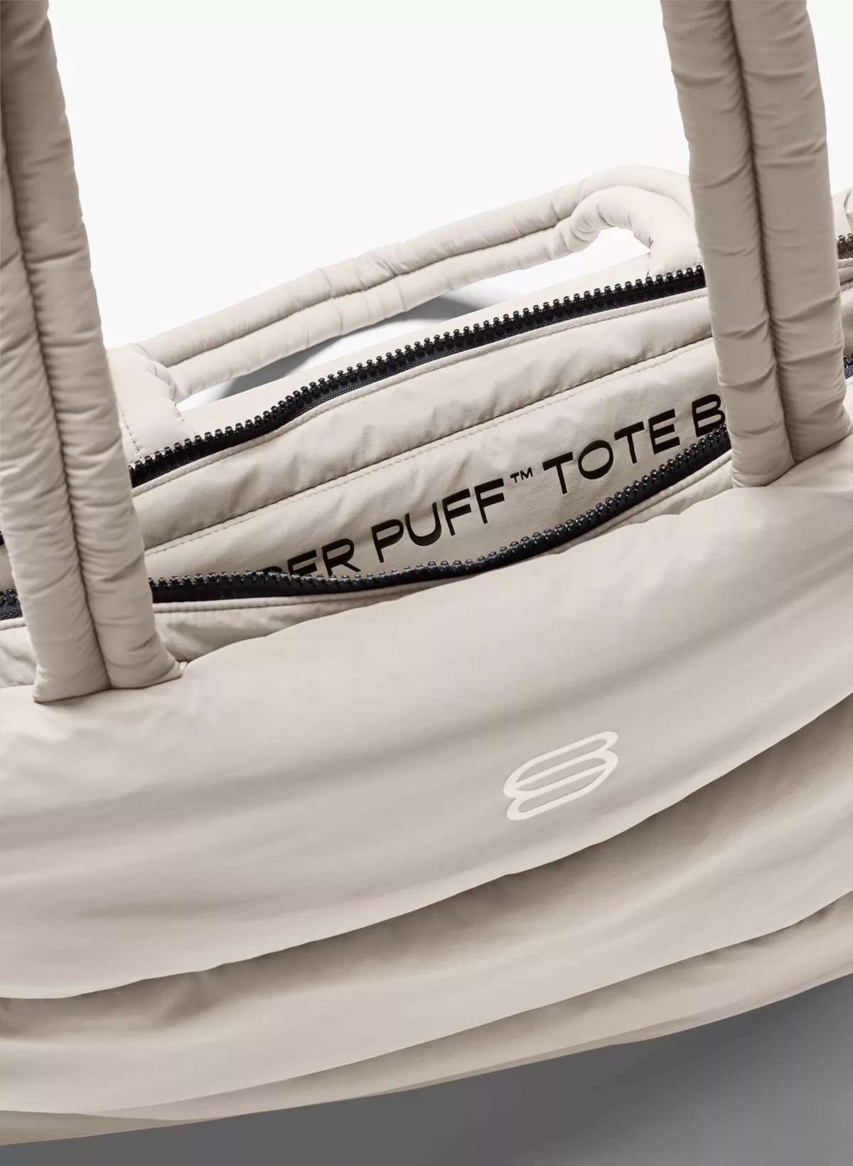 THE SUPER PUFF™ TOTE BAG | Aritzia
