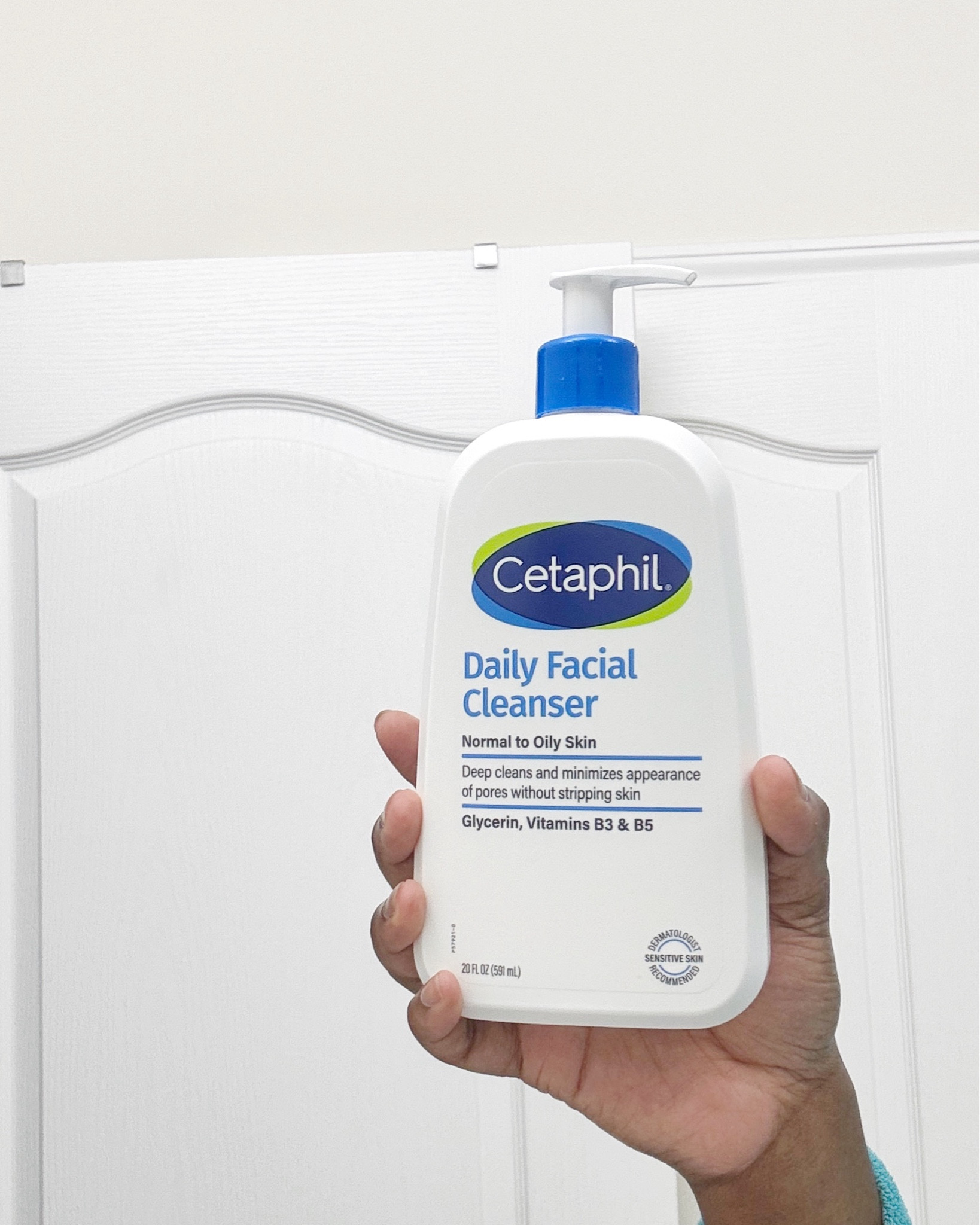 Love these two cleansers for my oily skin.

Daily cleanser: used for remving makeup m, dirt, oil at night.

Gentle cleanser: used in the morning to refresh.
#oilyskin #skincare #LTKskin

#LTKmorningroutine #LTKBeauty