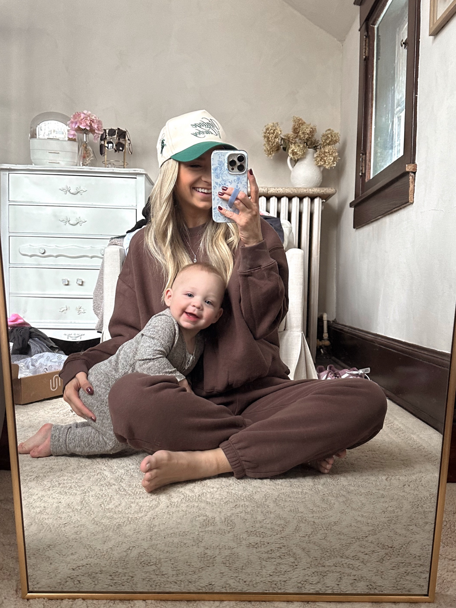 Nuuds sweat set ⭐️ 
Momiform
Mom outfit