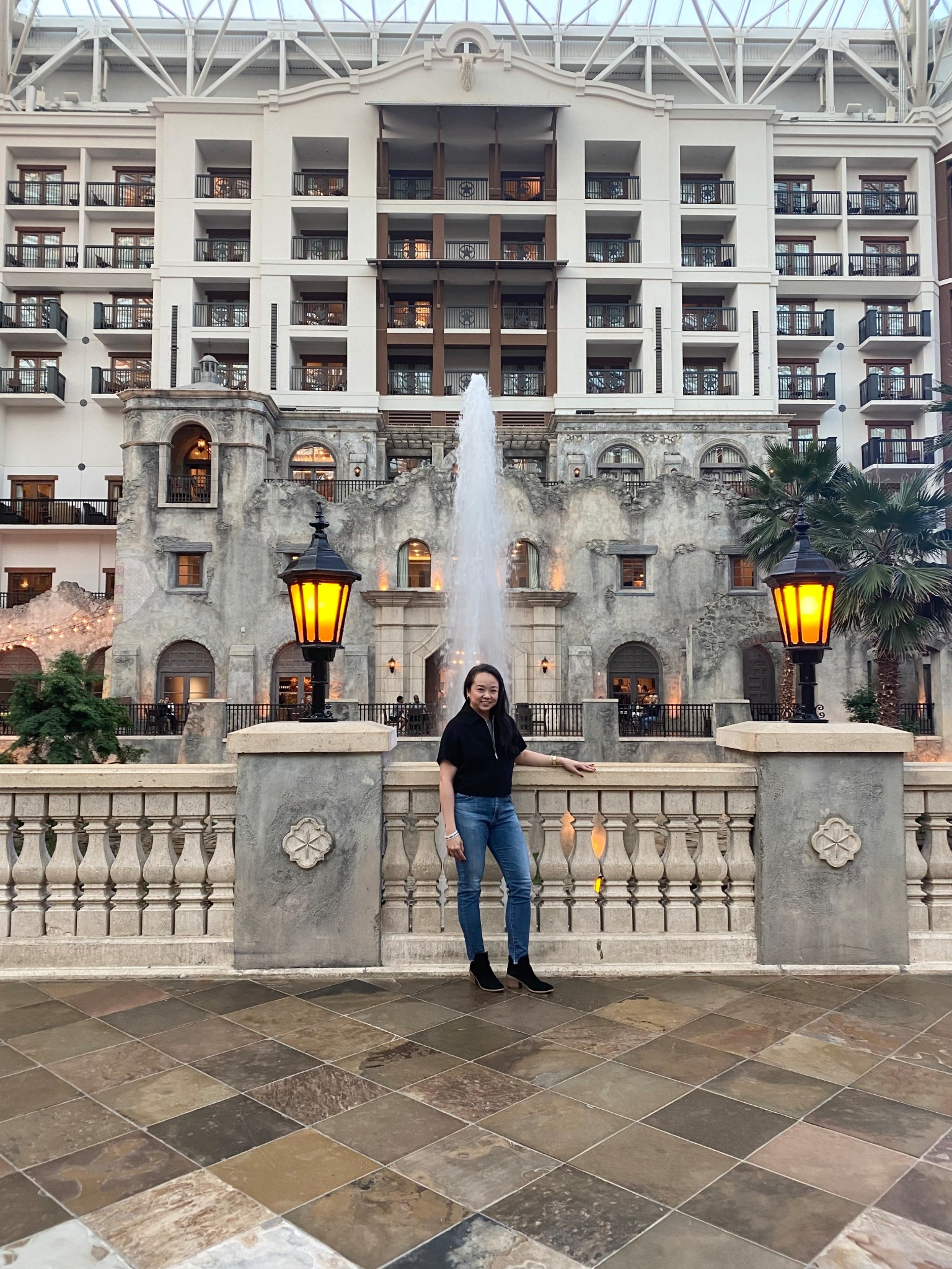 Simple fall outfit when the weather hasn’t completely cooled off! 

Jacket is from Zara!

#LTKootd