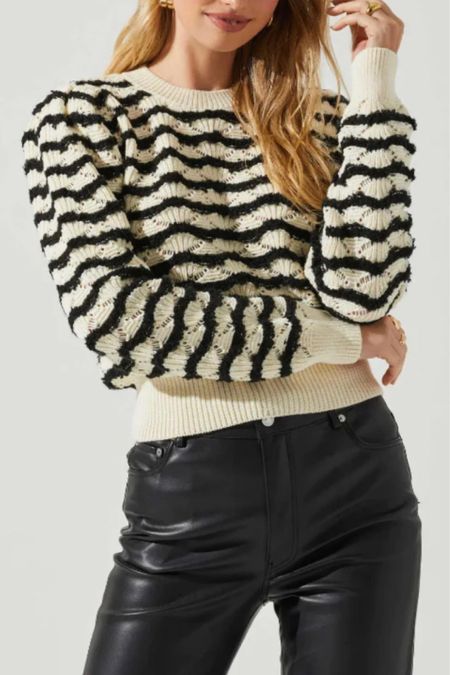 Stripe sweater
Fall Sweater
Fall Outfit 
Fall outfit #Itku
#Itkstyletip
#Itkshoecrush
#Itkseasonal 


#LTKfindsunder100