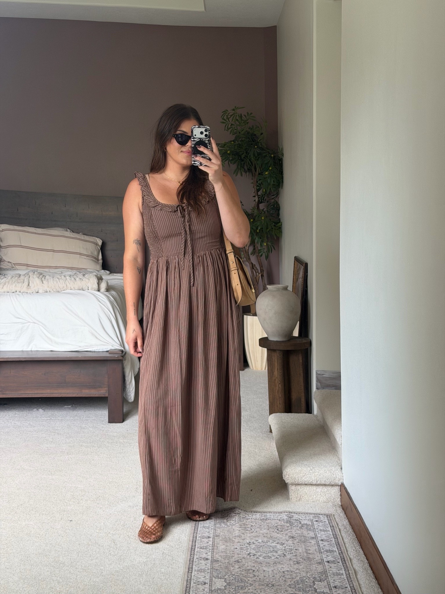 Fall dress from @American Eagle Outfitters wearing large!

Would be a cute teacher dress, maternity dress, family photos dress!

Follow @hiericasuckow for more!￼