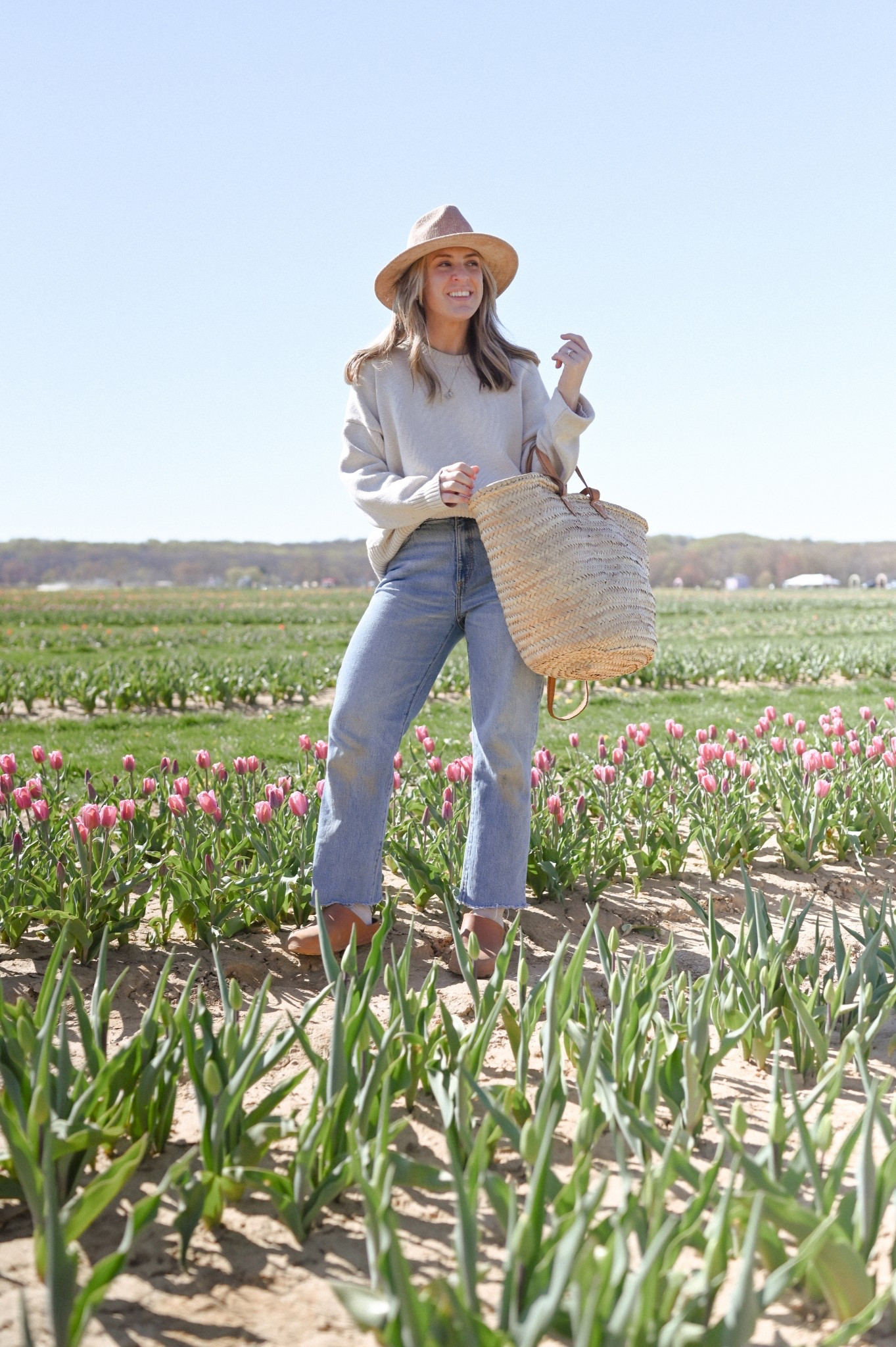 What I wore to the flower farm!

Straw bag, European farm market bag, spring outfit, casual weekend outfit