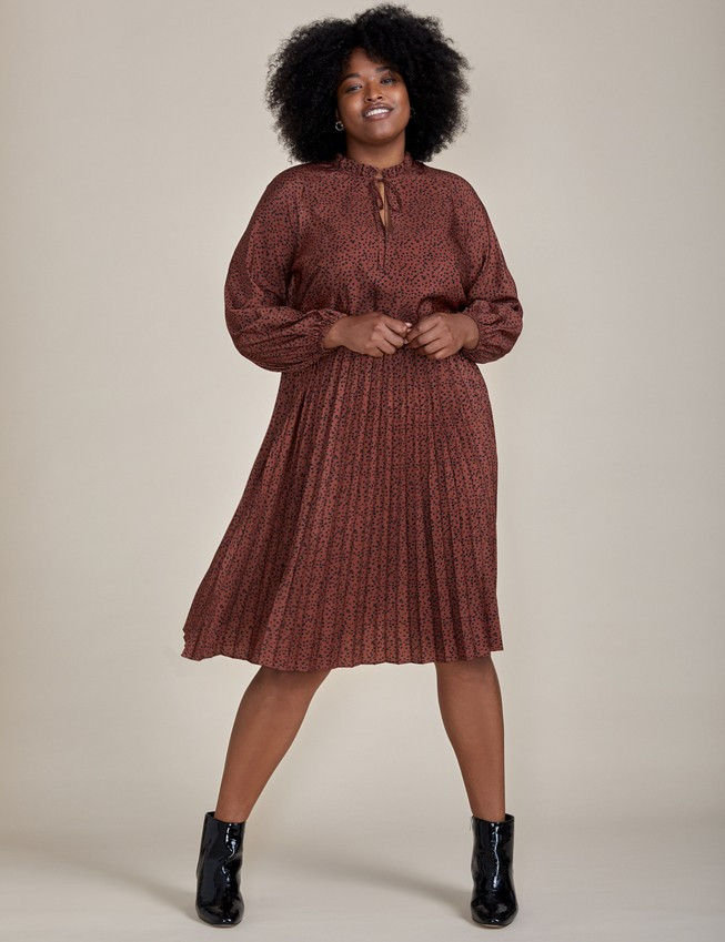 ELOQUII Elements Tie Neck Pleated Dress - Graphic Dot | Eloquii